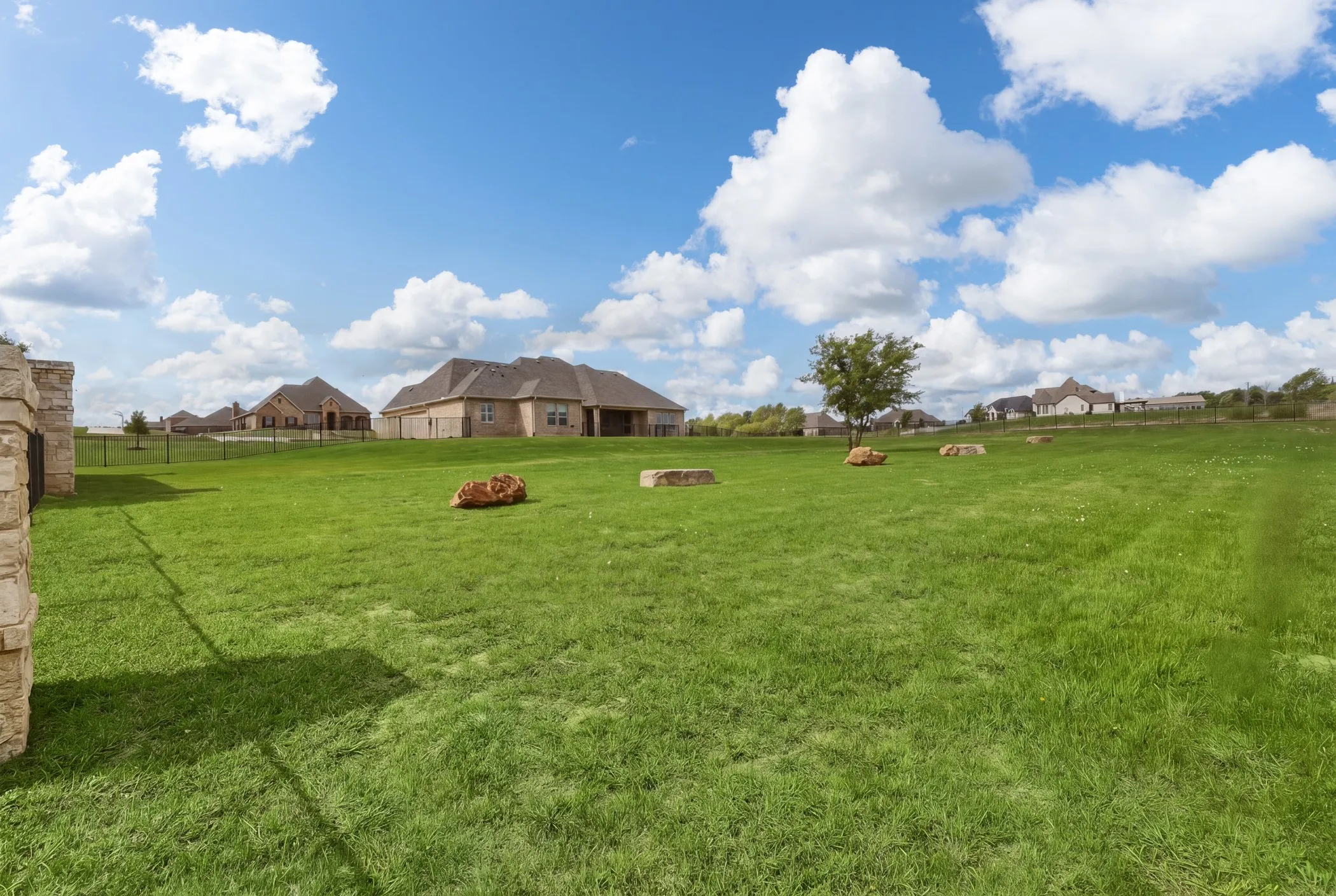 Single Family Residence For Sale in Parker County , 108 Bearclaw Circle, Aledo, Texas 76008, 5 Bedroom, 3 Bathroom, 3 Garage spaces, 3,405 Sqft, built in 2018, Preowned, mls#21231708, Real Estate Agent in Aledo, Homes For Sale in Parker county, Homes For Sale in Aledo, Realtor in Aledo Texas, Real Estate Brokerage Independent Realty Texas, Luminita Cordes Realtor
