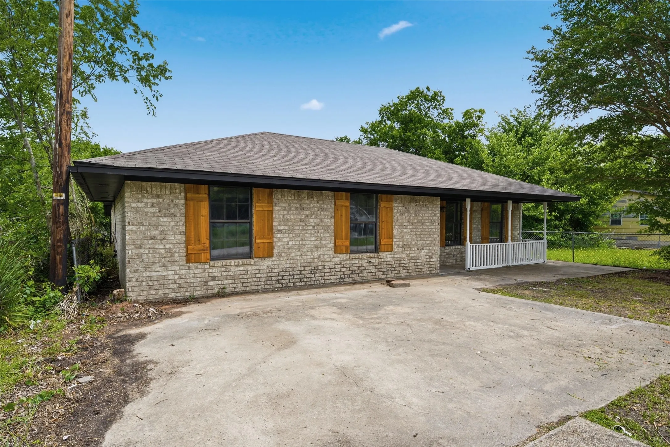 Single Family Residence For Sale in Mc Lennan County , 316 N Elm Street, Mart, Texas 76664, 4 Bedroom, 2 Bathroom, Garage spaces, 2,121 Sqft, built in 1990, mls#21248482, Real Estate Agent in Mart, Homes For Sale in Mc Lennan county, Homes For Sale in Mart, Realtor in Mart Texas, Real Estate Brokerage Independent Realty Texas, Luminita Cordes Realtor