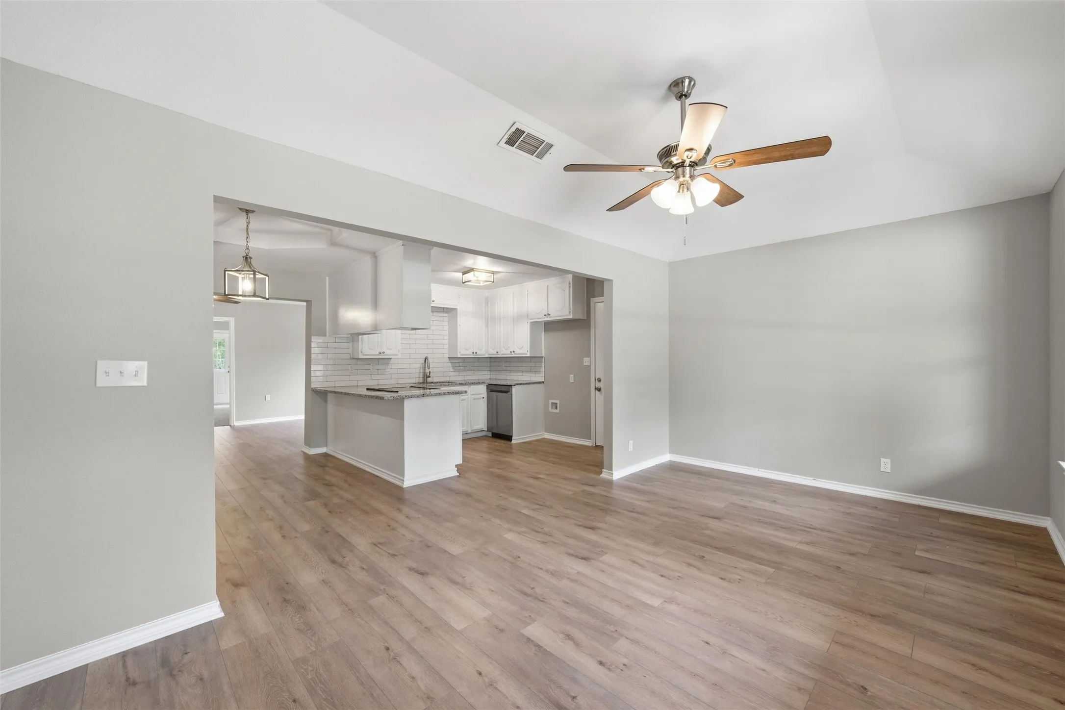 Single Family Residence For Sale in Mc Lennan County , 316 N Elm Street, Mart, Texas 76664, 4 Bedroom, 2 Bathroom, Garage spaces, 2,121 Sqft, built in 1990, mls#21248482, Real Estate Agent in Mart, Homes For Sale in Mc Lennan county, Homes For Sale in Mart, Realtor in Mart Texas, Real Estate Brokerage Independent Realty Texas, Luminita Cordes Realtor