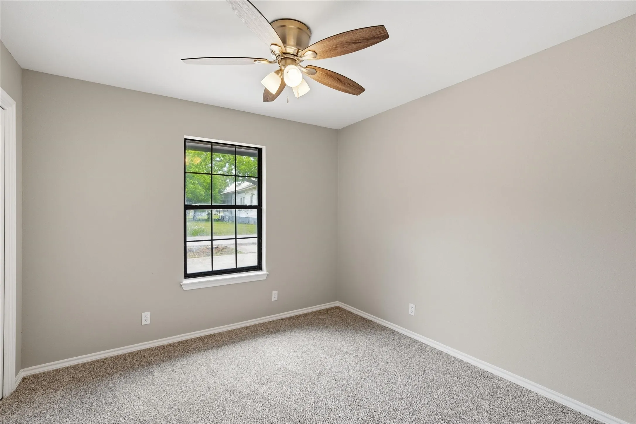 Single Family Residence For Sale in Mc Lennan County , 316 N Elm Street, Mart, Texas 76664, 4 Bedroom, 2 Bathroom, Garage spaces, 2,121 Sqft, built in 1990, mls#21248482, Real Estate Agent in Mart, Homes For Sale in Mc Lennan county, Homes For Sale in Mart, Realtor in Mart Texas, Real Estate Brokerage Independent Realty Texas, Luminita Cordes Realtor