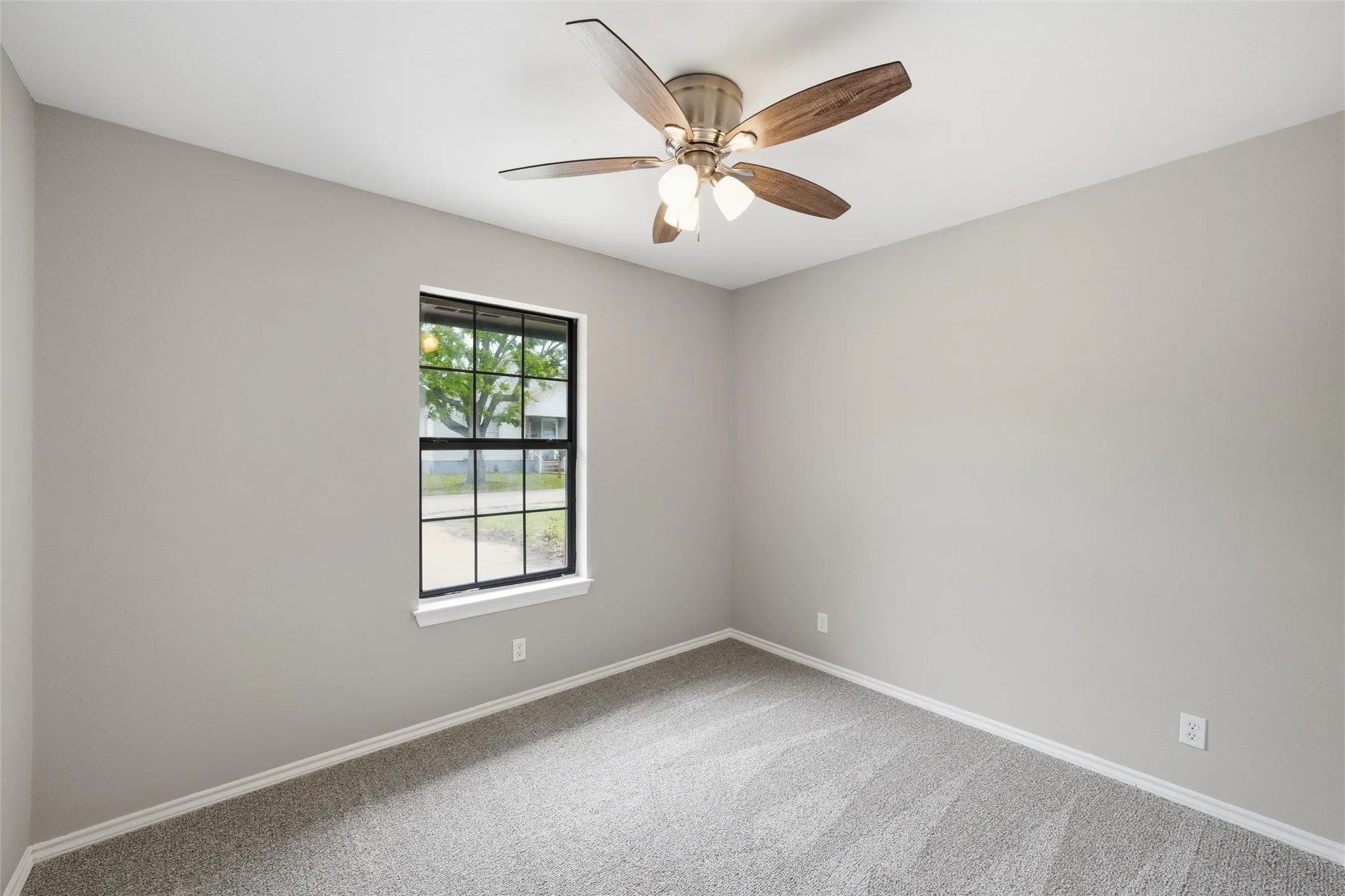 Single Family Residence For Sale in Mc Lennan County , 316 N Elm Street, Mart, Texas 76664, 4 Bedroom, 2 Bathroom, Garage spaces, 2,121 Sqft, built in 1990, mls#21248482, Real Estate Agent in Mart, Homes For Sale in Mc Lennan county, Homes For Sale in Mart, Realtor in Mart Texas, Real Estate Brokerage Independent Realty Texas, Luminita Cordes Realtor