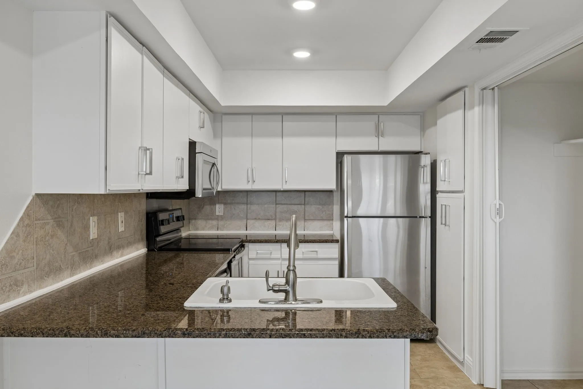 Condominium For Sale in Collin County , 18040 Midway Road 218, Dallas, Texas 75287, 2 Bedroom, 2 Bathroom, 1 Garage spaces, 1,442 Sqft, built in 1984, Preowned, mls#21246731, Real Estate Agent in Dallas, Homes For Sale in Collin county, Homes For Sale in Dallas, Realtor in Dallas Texas, Real Estate Brokerage Independent Realty Texas, Luminita Cordes Realtor