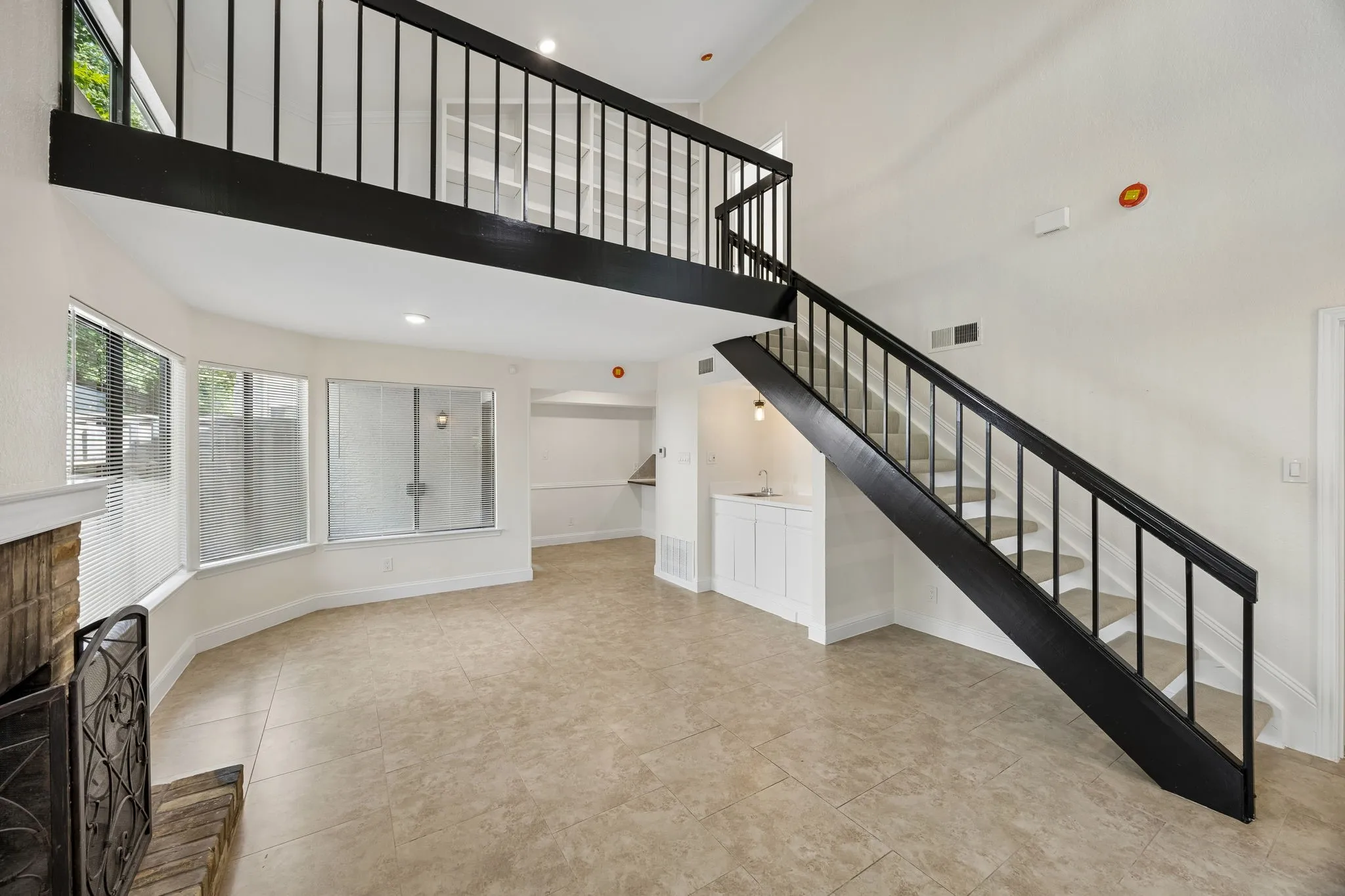 Condominium For Sale in Collin County , 18040 Midway Road 218, Dallas, Texas 75287, 2 Bedroom, 2 Bathroom, 1 Garage spaces, 1,442 Sqft, built in 1984, Preowned, mls#21246731, Real Estate Agent in Dallas, Homes For Sale in Collin county, Homes For Sale in Dallas, Realtor in Dallas Texas, Real Estate Brokerage Independent Realty Texas, Luminita Cordes Realtor