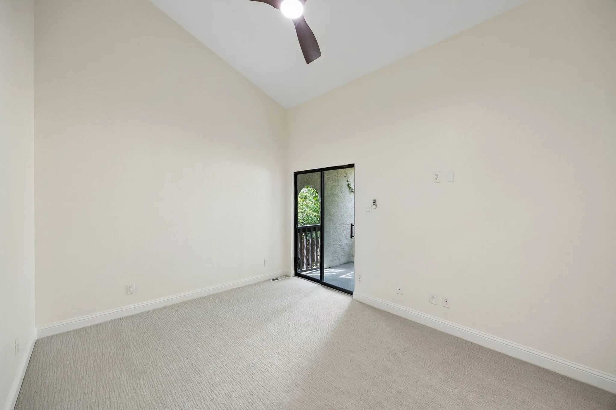 Condominium For Sale in Collin County , 18040 Midway Road 218, Dallas, Texas 75287, 2 Bedroom, 2 Bathroom, 1 Garage spaces, 1,442 Sqft, built in 1984, Preowned, mls#21246731, Real Estate Agent in Dallas, Homes For Sale in Collin county, Homes For Sale in Dallas, Realtor in Dallas Texas, Real Estate Brokerage Independent Realty Texas, Luminita Cordes Realtor