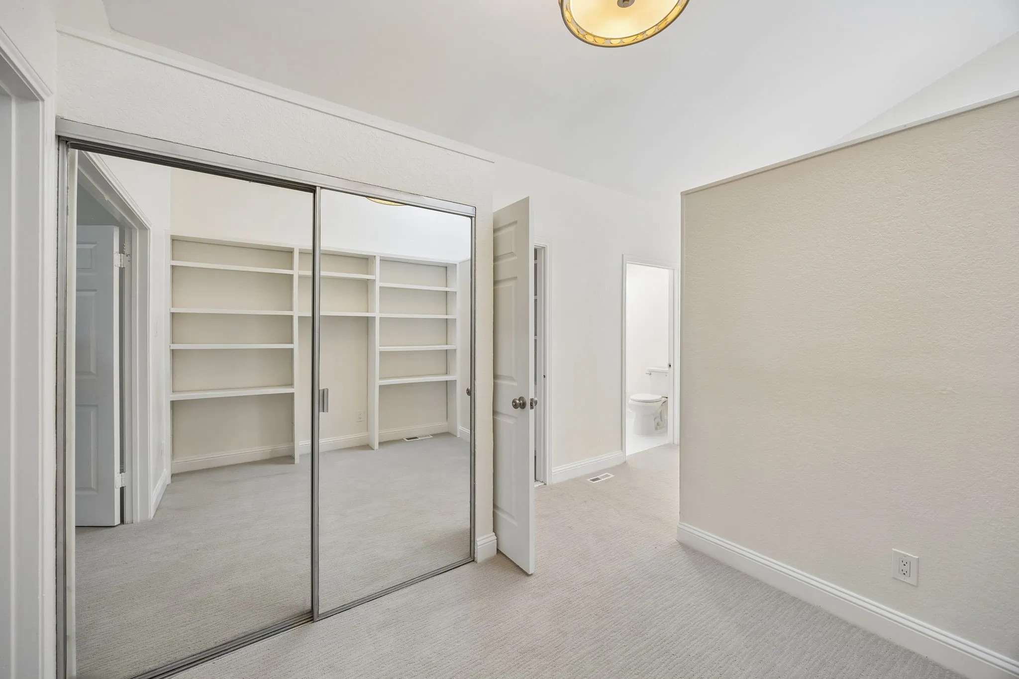 Condominium For Sale in Collin County , 18040 Midway Road 218, Dallas, Texas 75287, 2 Bedroom, 2 Bathroom, 1 Garage spaces, 1,442 Sqft, built in 1984, Preowned, mls#21246731, Real Estate Agent in Dallas, Homes For Sale in Collin county, Homes For Sale in Dallas, Realtor in Dallas Texas, Real Estate Brokerage Independent Realty Texas, Luminita Cordes Realtor