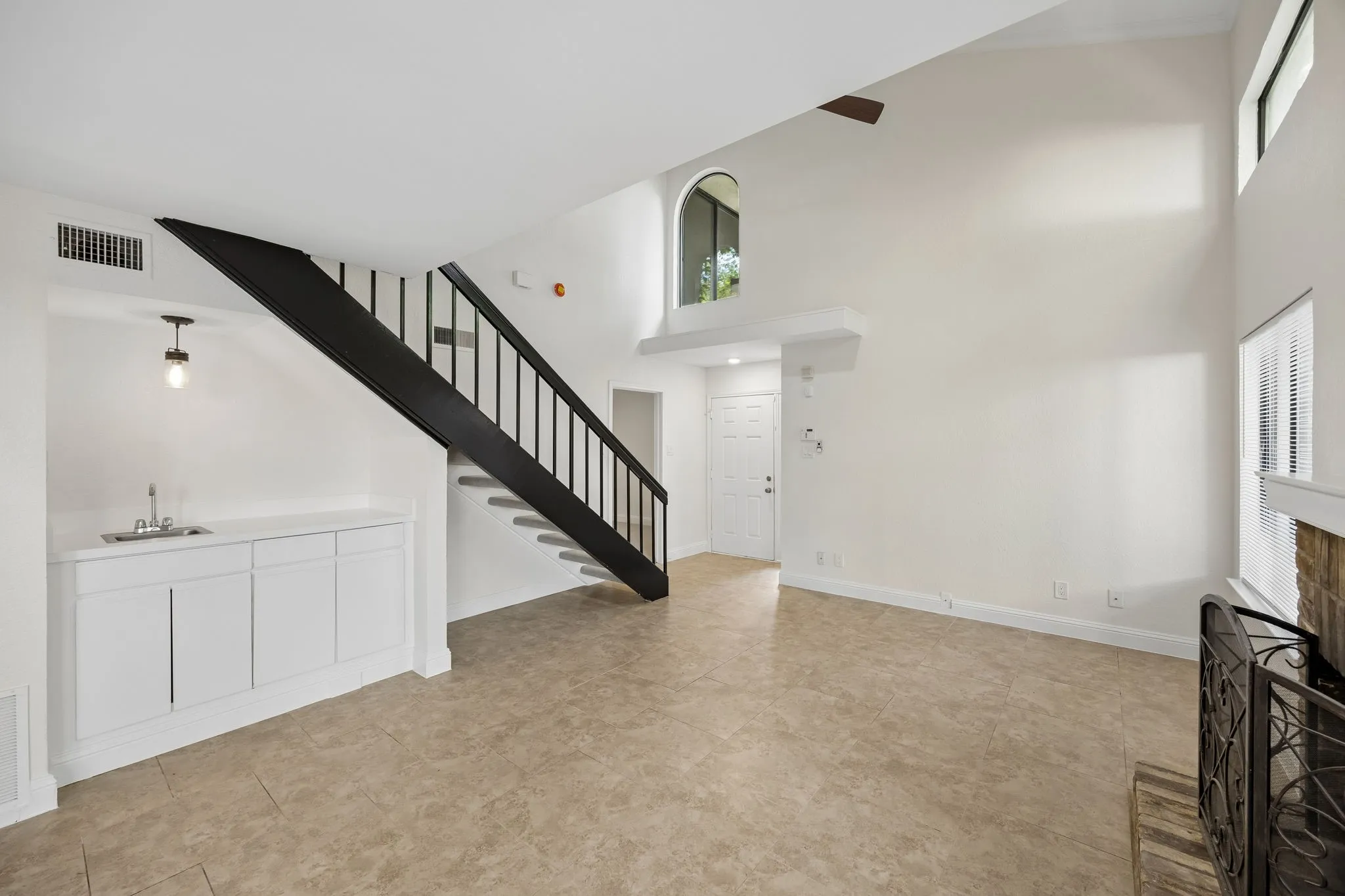 Condominium For Sale in Collin County , 18040 Midway Road 218, Dallas, Texas 75287, 2 Bedroom, 2 Bathroom, 1 Garage spaces, 1,442 Sqft, built in 1984, Preowned, mls#21246731, Real Estate Agent in Dallas, Homes For Sale in Collin county, Homes For Sale in Dallas, Realtor in Dallas Texas, Real Estate Brokerage Independent Realty Texas, Luminita Cordes Realtor