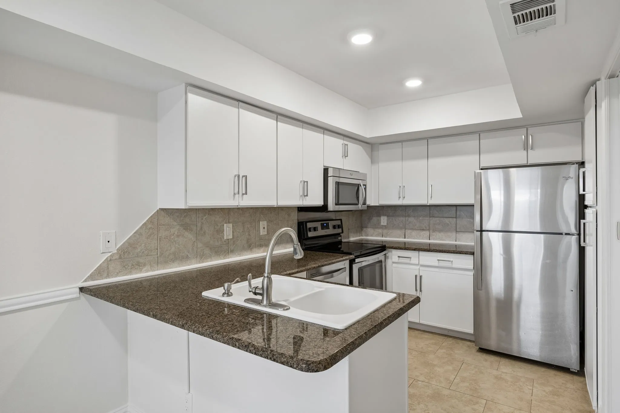 Condominium For Sale in Collin County , 18040 Midway Road 218, Dallas, Texas 75287, 2 Bedroom, 2 Bathroom, 1 Garage spaces, 1,442 Sqft, built in 1984, Preowned, mls#21246731, Real Estate Agent in Dallas, Homes For Sale in Collin county, Homes For Sale in Dallas, Realtor in Dallas Texas, Real Estate Brokerage Independent Realty Texas, Luminita Cordes Realtor