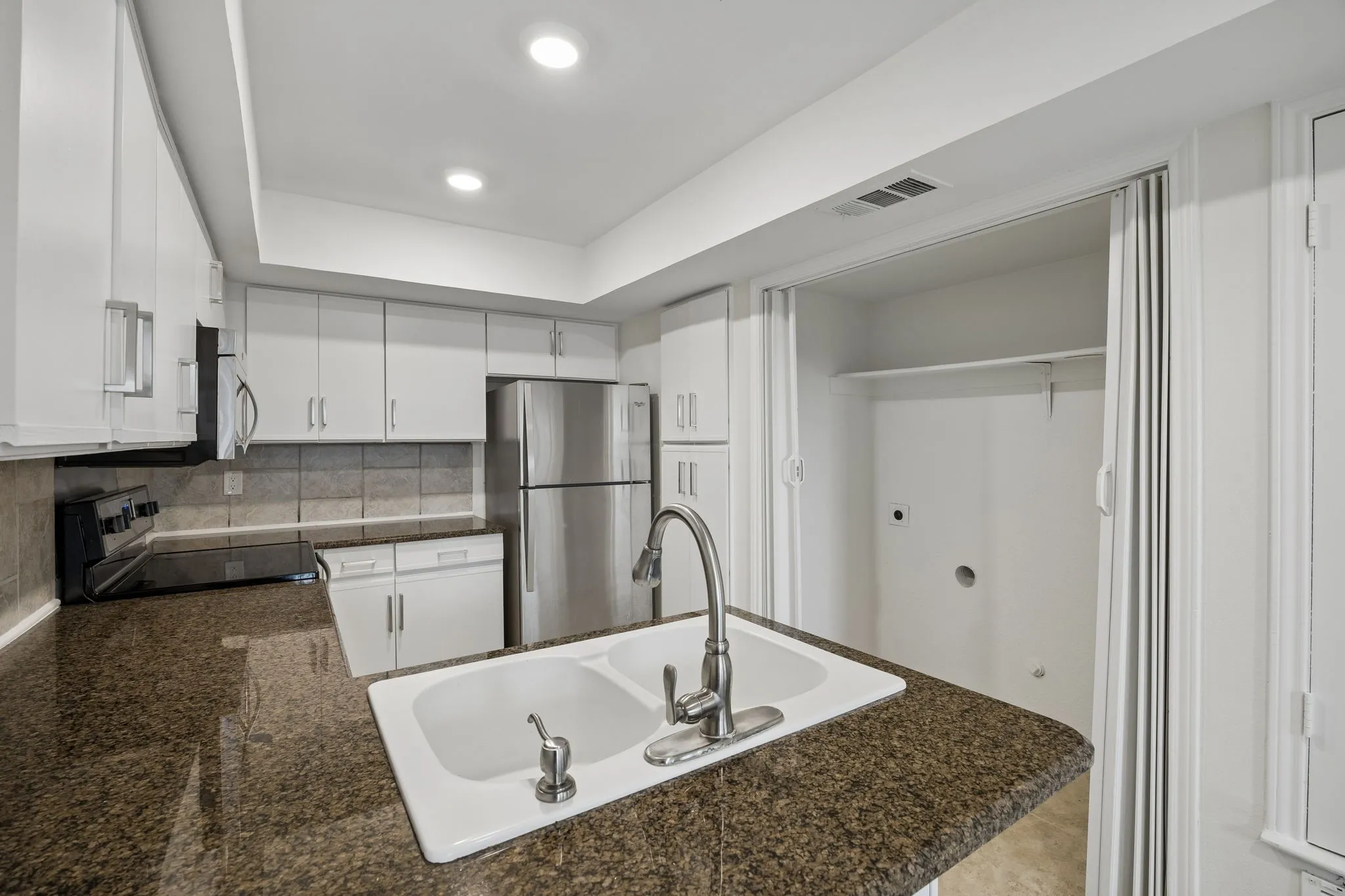 Condominium For Sale in Collin County , 18040 Midway Road 218, Dallas, Texas 75287, 2 Bedroom, 2 Bathroom, 1 Garage spaces, 1,442 Sqft, built in 1984, Preowned, mls#21246731, Real Estate Agent in Dallas, Homes For Sale in Collin county, Homes For Sale in Dallas, Realtor in Dallas Texas, Real Estate Brokerage Independent Realty Texas, Luminita Cordes Realtor