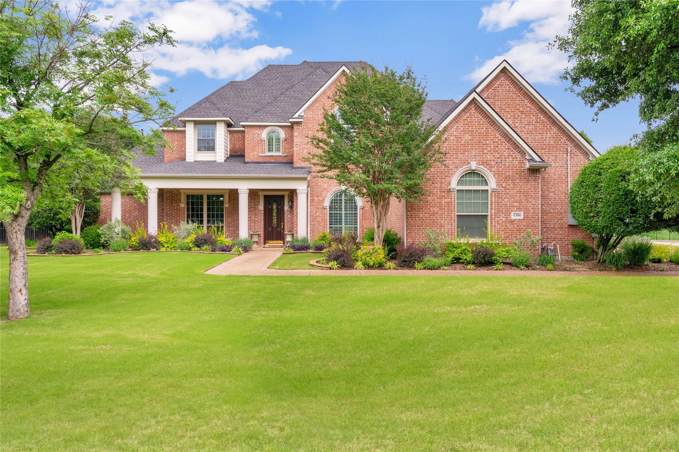 Single Family Residence For Sale in Collin County , 4306 Boulder Drive, Parker, Texas 75002, 5 Bedroom, 4 Bathroom, 3 Garage spaces, 4,478 Sqft, built in 2000, Preowned, mls#21244936, Real Estate Agent in Parker, Homes For Sale in Collin county, Homes For Sale in Parker, Realtor in Parker Texas, Real Estate Brokerage Independent Realty Texas, Luminita Cordes Realtor