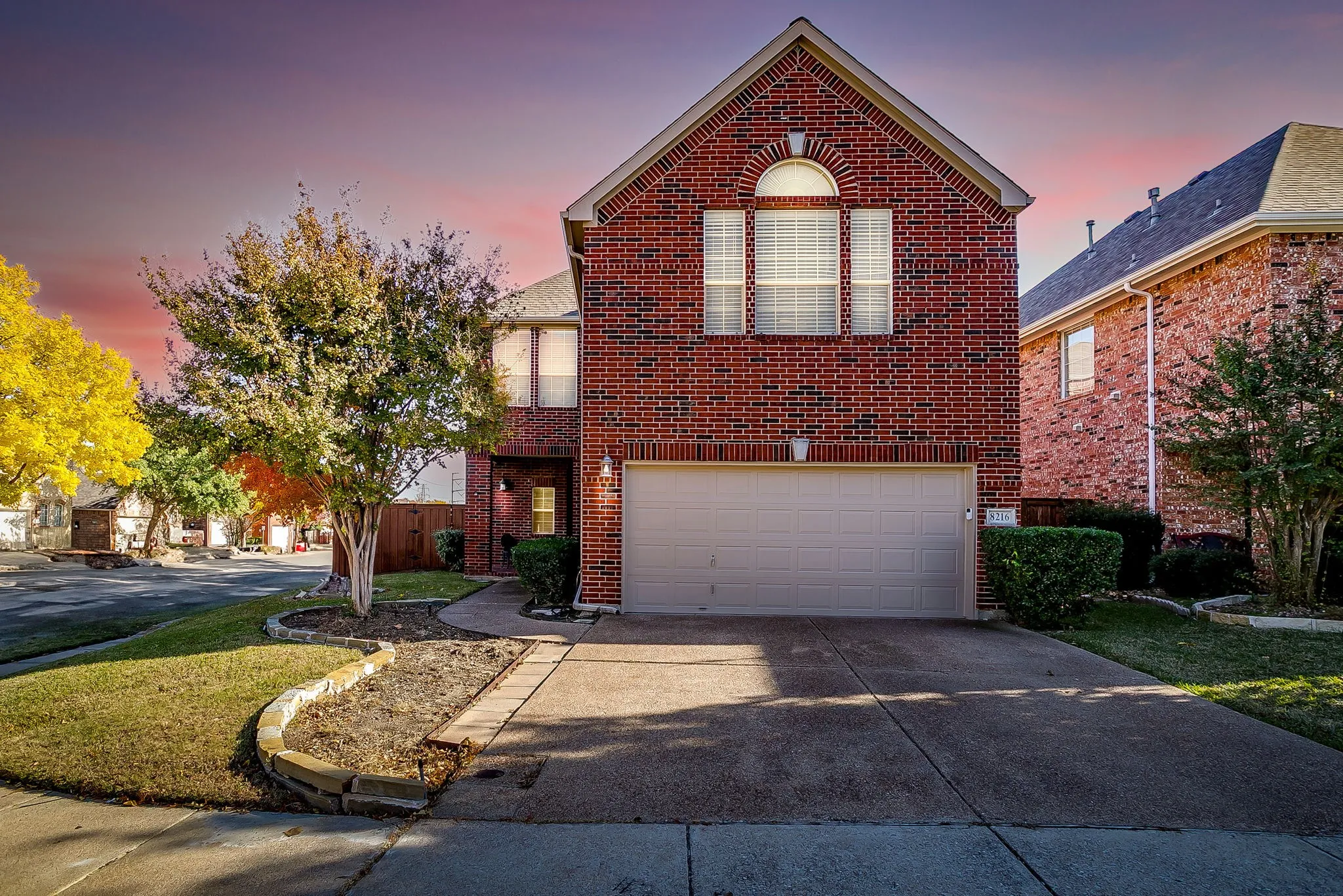 Single Family Residence For Sale in Dallas County , 8216 Dogwood Lane, Irving, Texas 75063, 3 Bedroom, 3 Bathroom, 2 Garage spaces, 2,316 Sqft, built in 2000, mls#21246452, Real Estate Agent in Irving, Homes For Sale in Dallas county, Homes For Sale in Irving, Realtor in Irving Texas, Real Estate Brokerage Independent Realty Texas, Luminita Cordes Realtor