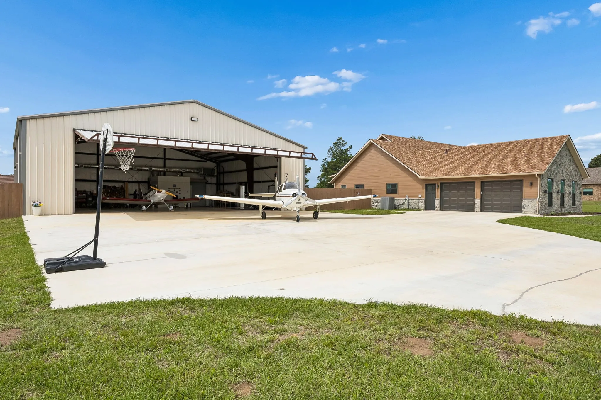 Single Family Residence For Sale in Van Zandt County , 761 Private Road 7005, Edgewood, Texas 75117, 3 Bedroom, 2 Bathroom, 2 Garage spaces, 3,409 Sqft, built in 2025, Preowned, Price $1,099,000, mls#21247788, Real Estate Agent in Edgewood, Homes For Sale in Van Zandt county, Homes For Sale in Edgewood, Realtor in Edgewood Texas, Real Estate Brokerage Independent Realty Texas, Luminita Cordes Realtor