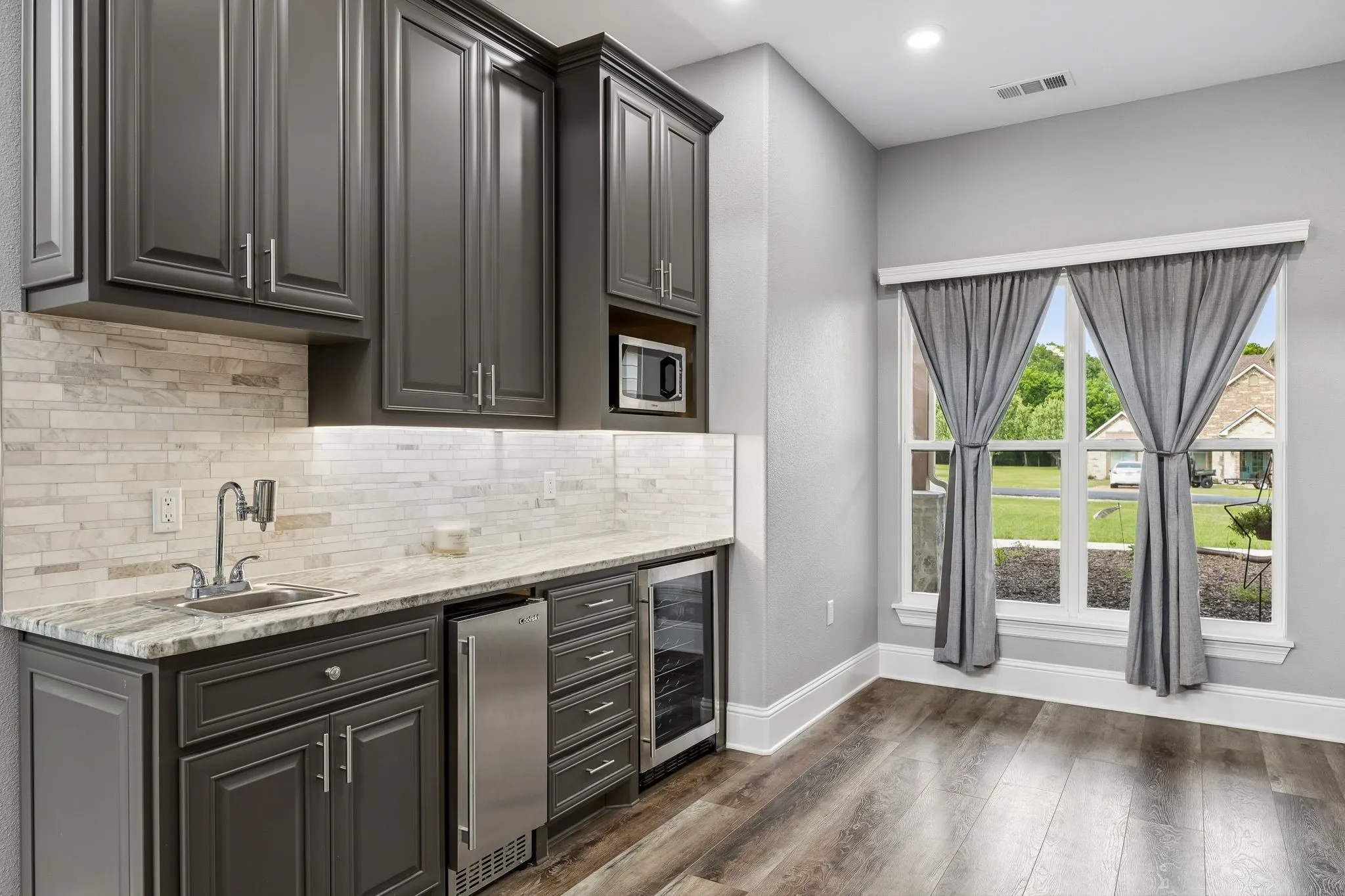 Single Family Residence For Sale in Van Zandt County , 761 Private Road 7005, Edgewood, Texas 75117, 3 Bedroom, 2 Bathroom, 2 Garage spaces, 3,409 Sqft, built in 2025, Preowned, Price $1,099,000, mls#21247788, Real Estate Agent in Edgewood, Homes For Sale in Van Zandt county, Homes For Sale in Edgewood, Realtor in Edgewood Texas, Real Estate Brokerage Independent Realty Texas, Luminita Cordes Realtor