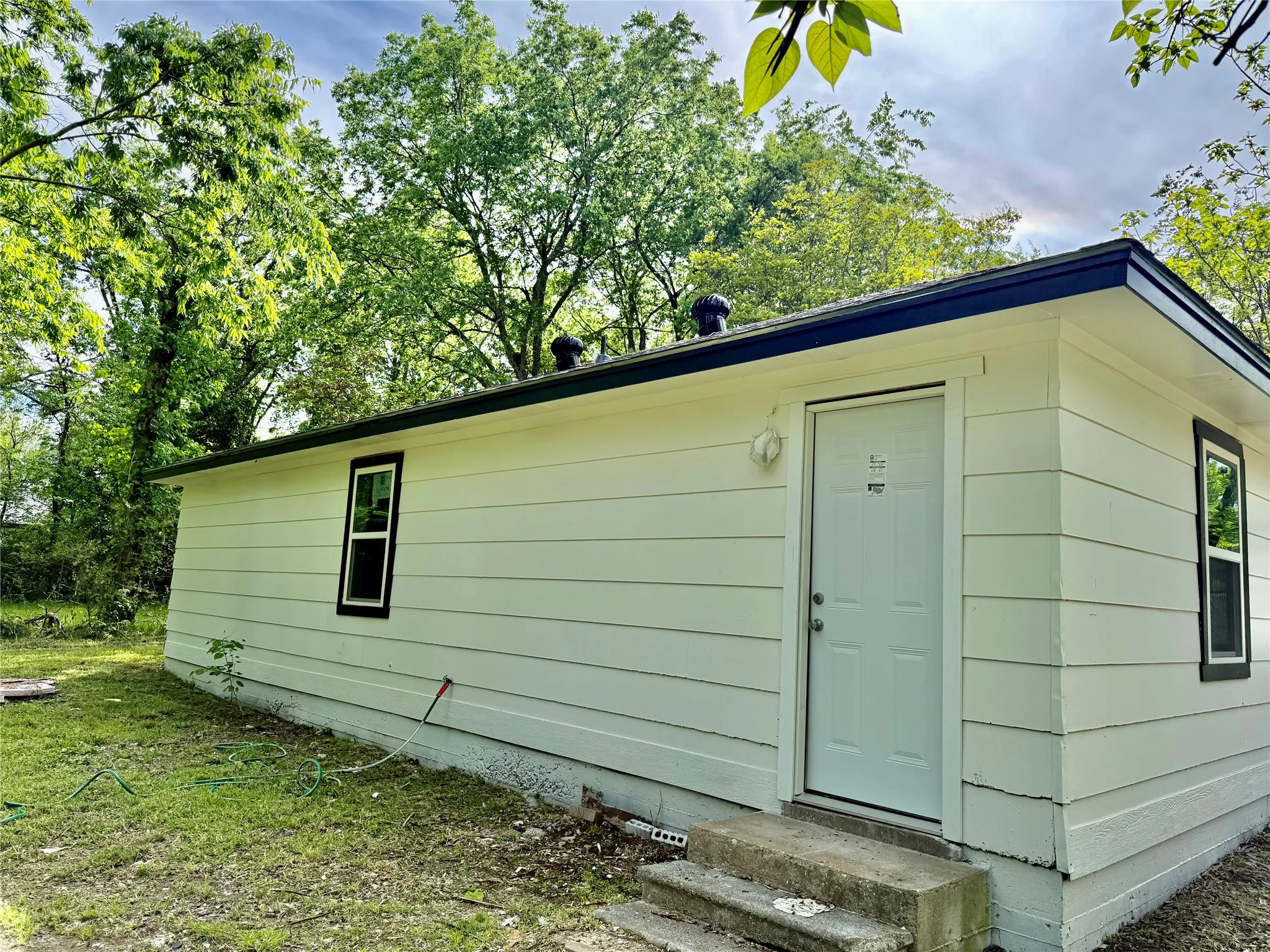 Single Family Residence For Sale in Hunt County , 1114 Blackburn Street, Commerce, Texas 75428, 3 Bedroom, 1 Bathroom, Garage spaces, 1,000 Sqft, built in 1984, Preowned, mls#21238949, Real Estate Agent in Commerce, Homes For Sale in Hunt county, Homes For Sale in Commerce, Realtor in Commerce Texas, Real Estate Brokerage Independent Realty Texas, Luminita Cordes Realtor