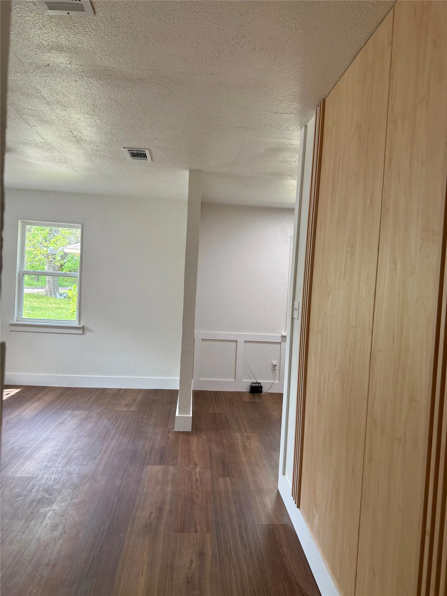 Single Family Residence For Sale in Hunt County , 1114 Blackburn Street, Commerce, Texas 75428, 3 Bedroom, 1 Bathroom, Garage spaces, 1,000 Sqft, built in 1984, Preowned, mls#21238949, Real Estate Agent in Commerce, Homes For Sale in Hunt county, Homes For Sale in Commerce, Realtor in Commerce Texas, Real Estate Brokerage Independent Realty Texas, Luminita Cordes Realtor