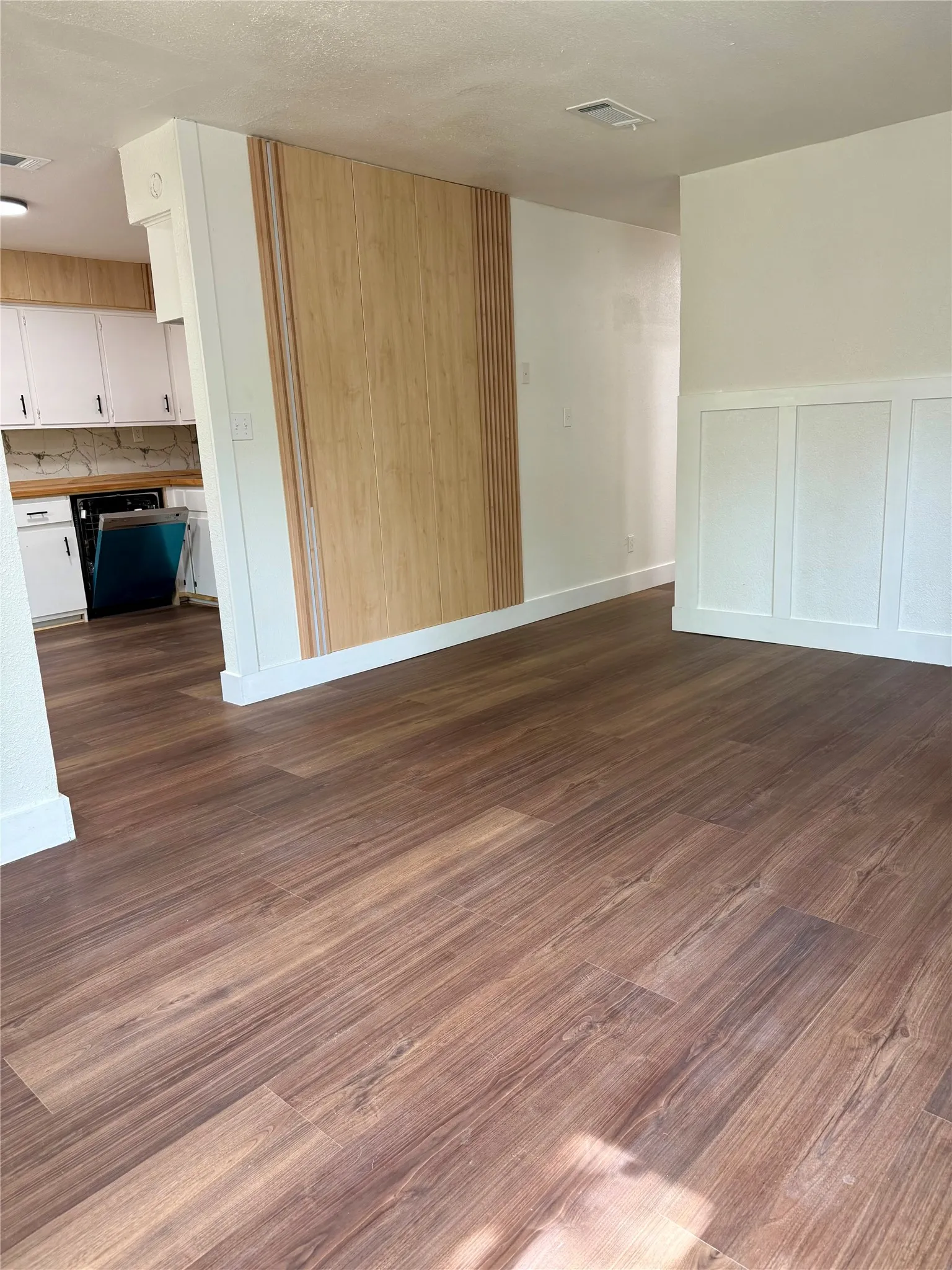Single Family Residence For Sale in Hunt County , 1114 Blackburn Street, Commerce, Texas 75428, 3 Bedroom, 1 Bathroom, Garage spaces, 1,000 Sqft, built in 1984, Preowned, mls#21238949, Real Estate Agent in Commerce, Homes For Sale in Hunt county, Homes For Sale in Commerce, Realtor in Commerce Texas, Real Estate Brokerage Independent Realty Texas, Luminita Cordes Realtor
