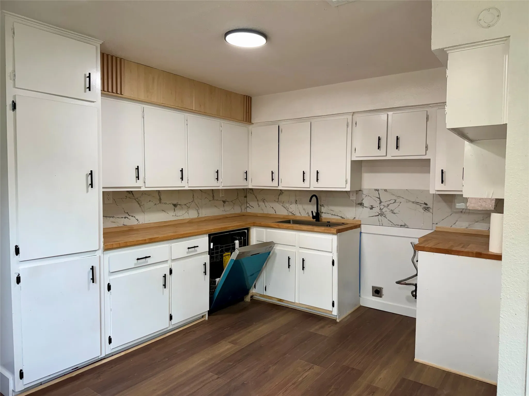 Single Family Residence For Sale in Hunt County , 1114 Blackburn Street, Commerce, Texas 75428, 3 Bedroom, 1 Bathroom, Garage spaces, 1,000 Sqft, built in 1984, Preowned, mls#21238949, Real Estate Agent in Commerce, Homes For Sale in Hunt county, Homes For Sale in Commerce, Realtor in Commerce Texas, Real Estate Brokerage Independent Realty Texas, Luminita Cordes Realtor