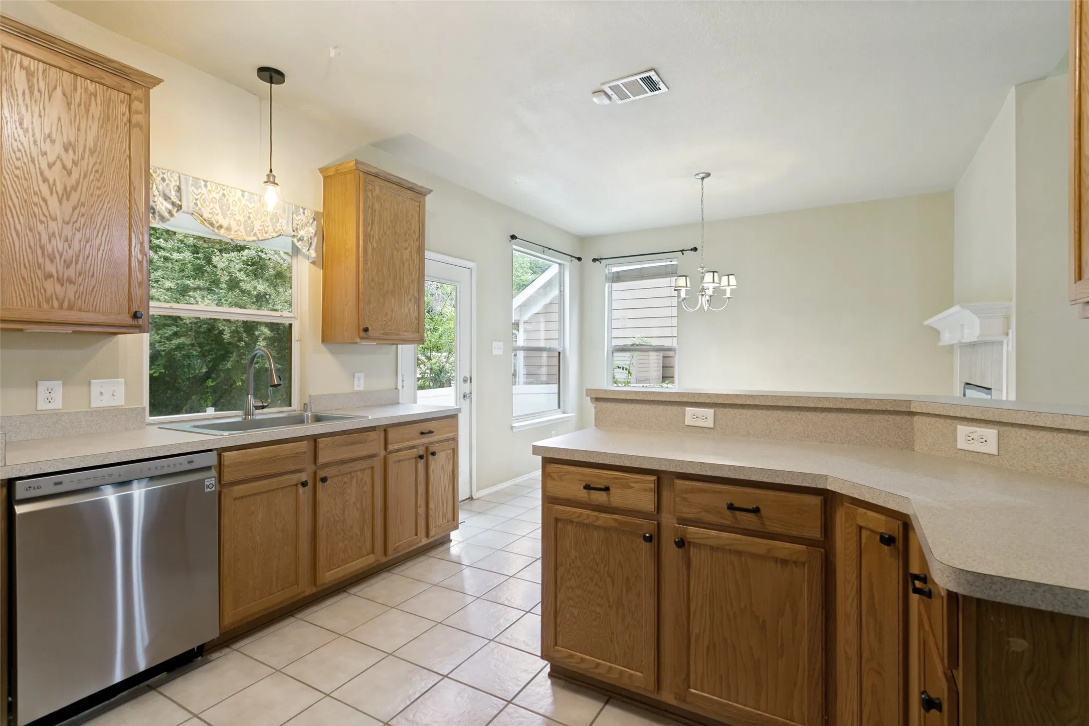 Single Family Residence For Sale in Denton County , 9917 Cherry Hill Lane, Providence Village, Texas 76227, 4 Bedrooms, 2 Bathrooms, 2 Garage spaces, 2,452 Sqft, built in 2004, Price $330,000, mls#21244824, Real Estate Agent in Providence Village, Homes For Sale in Denton county, Homes For Sale in Providence Village, Realtor in Providence Village Texas, Real Estate Brokerage Independent Realty Texas, Luminita Cordes Realtor