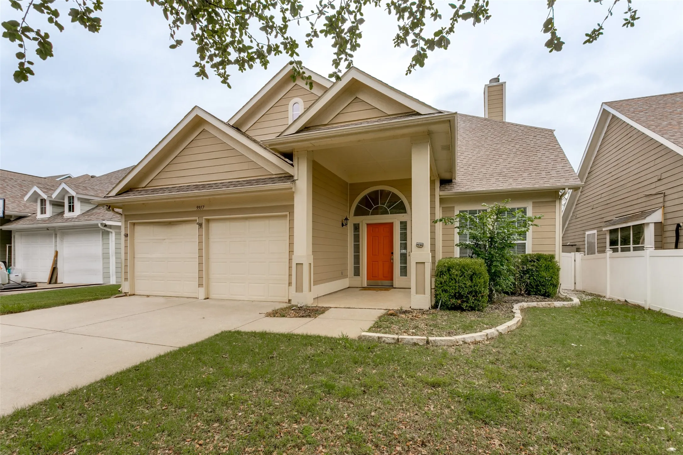 Single Family Residence For Sale in Denton County , 9917 Cherry Hill Lane, Providence Village, Texas 76227, 4 Bedrooms, 2 Bathrooms, 2 Garage spaces, 2,452 Sqft, built in 2004, Price $330,000, mls#21244824, Real Estate Agent in Providence Village, Homes For Sale in Denton county, Homes For Sale in Providence Village, Realtor in Providence Village Texas, Real Estate Brokerage Independent Realty Texas, Luminita Cordes Realtor