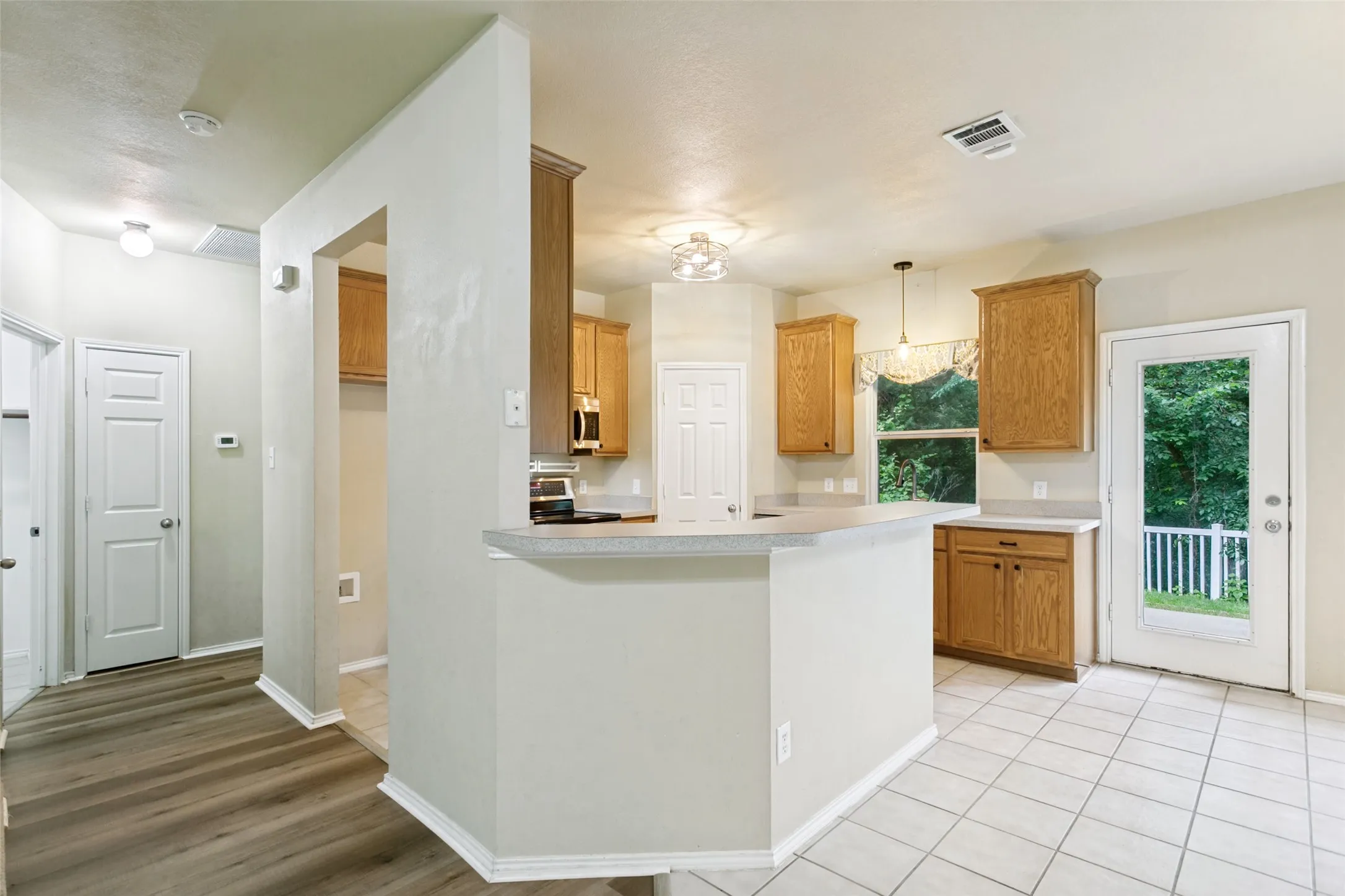 Single Family Residence For Sale in Denton County , 9917 Cherry Hill Lane, Providence Village, Texas 76227, 4 Bedrooms, 2 Bathrooms, 2 Garage spaces, 2,452 Sqft, built in 2004, Price $330,000, mls#21244824, Real Estate Agent in Providence Village, Homes For Sale in Denton county, Homes For Sale in Providence Village, Realtor in Providence Village Texas, Real Estate Brokerage Independent Realty Texas, Luminita Cordes Realtor