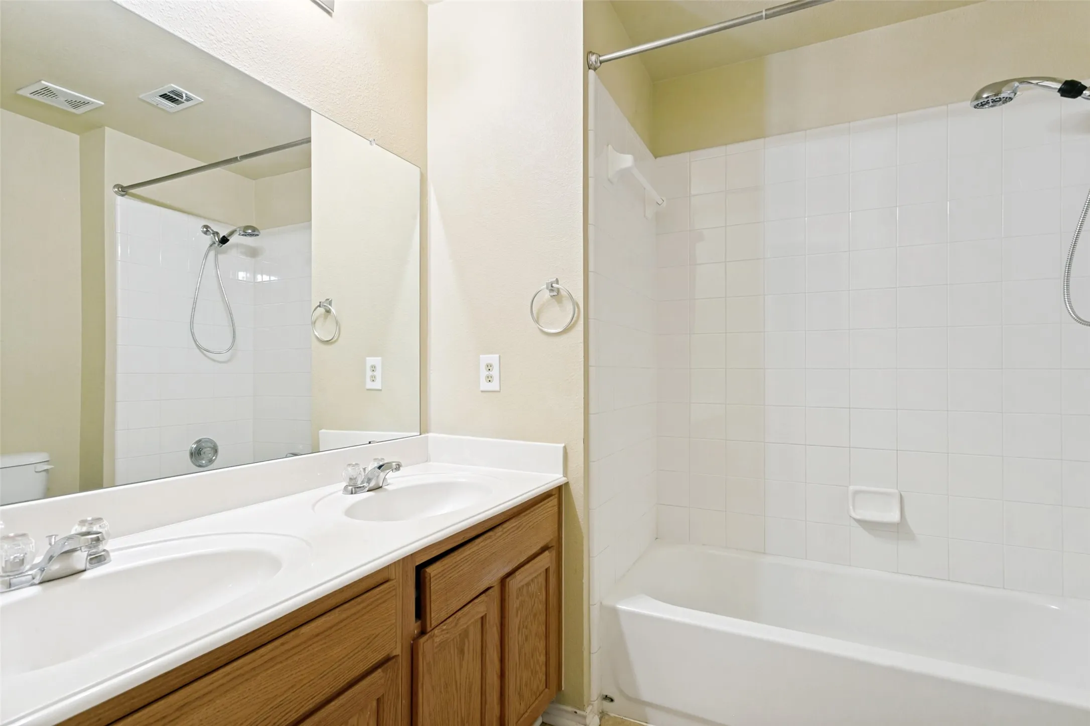 Single Family Residence For Sale in Denton County , 9917 Cherry Hill Lane, Providence Village, Texas 76227, 4 Bedrooms, 2 Bathrooms, 2 Garage spaces, 2,452 Sqft, built in 2004, Price $330,000, mls#21244824, Real Estate Agent in Providence Village, Homes For Sale in Denton county, Homes For Sale in Providence Village, Realtor in Providence Village Texas, Real Estate Brokerage Independent Realty Texas, Luminita Cordes Realtor