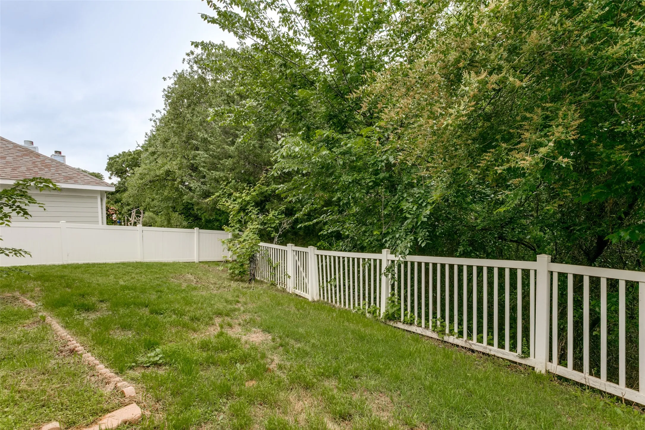Single Family Residence For Sale in Denton County , 9917 Cherry Hill Lane, Providence Village, Texas 76227, 4 Bedrooms, 2 Bathrooms, 2 Garage spaces, 2,452 Sqft, built in 2004, Price $330,000, mls#21244824, Real Estate Agent in Providence Village, Homes For Sale in Denton county, Homes For Sale in Providence Village, Realtor in Providence Village Texas, Real Estate Brokerage Independent Realty Texas, Luminita Cordes Realtor