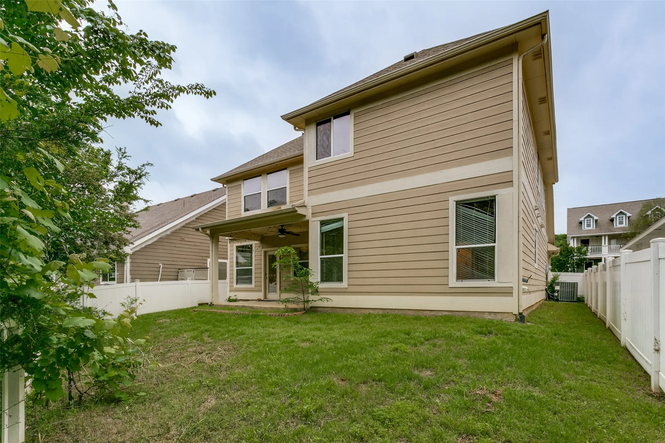 Single Family Residence For Sale in Denton County , 9917 Cherry Hill Lane, Providence Village, Texas 76227, 4 Bedrooms, 2 Bathrooms, 2 Garage spaces, 2,452 Sqft, built in 2004, Price $330,000, mls#21244824, Real Estate Agent in Providence Village, Homes For Sale in Denton county, Homes For Sale in Providence Village, Realtor in Providence Village Texas, Real Estate Brokerage Independent Realty Texas, Luminita Cordes Realtor