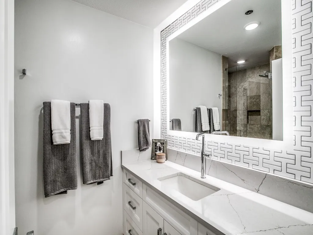 Condominium For Sale in Dallas County , 5909 Luther Lane 2204, Dallas, Texas 75225, 3 Bedroom, 3 Bathroom, 3 Garage spaces, 2,359 Sqft, built in 1983, Preowned, Price $1,400,000, mls#21244973, Real Estate Agent in Dallas, Homes For Sale in Dallas county, Homes For Sale in Dallas, Realtor in Dallas Texas, Real Estate Brokerage Independent Realty Texas, Luminita Cordes Realtor