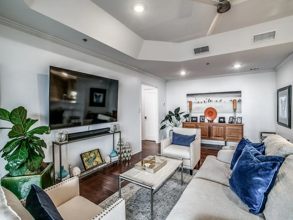 Condominium For Sale in Dallas County , 5909 Luther Lane 2204, Dallas, Texas 75225, 3 Bedroom, 3 Bathroom, 3 Garage spaces, 2,359 Sqft, built in 1983, Preowned, Price $1,400,000, mls#21244973, Real Estate Agent in Dallas, Homes For Sale in Dallas county, Homes For Sale in Dallas, Realtor in Dallas Texas, Real Estate Brokerage Independent Realty Texas, Luminita Cordes Realtor