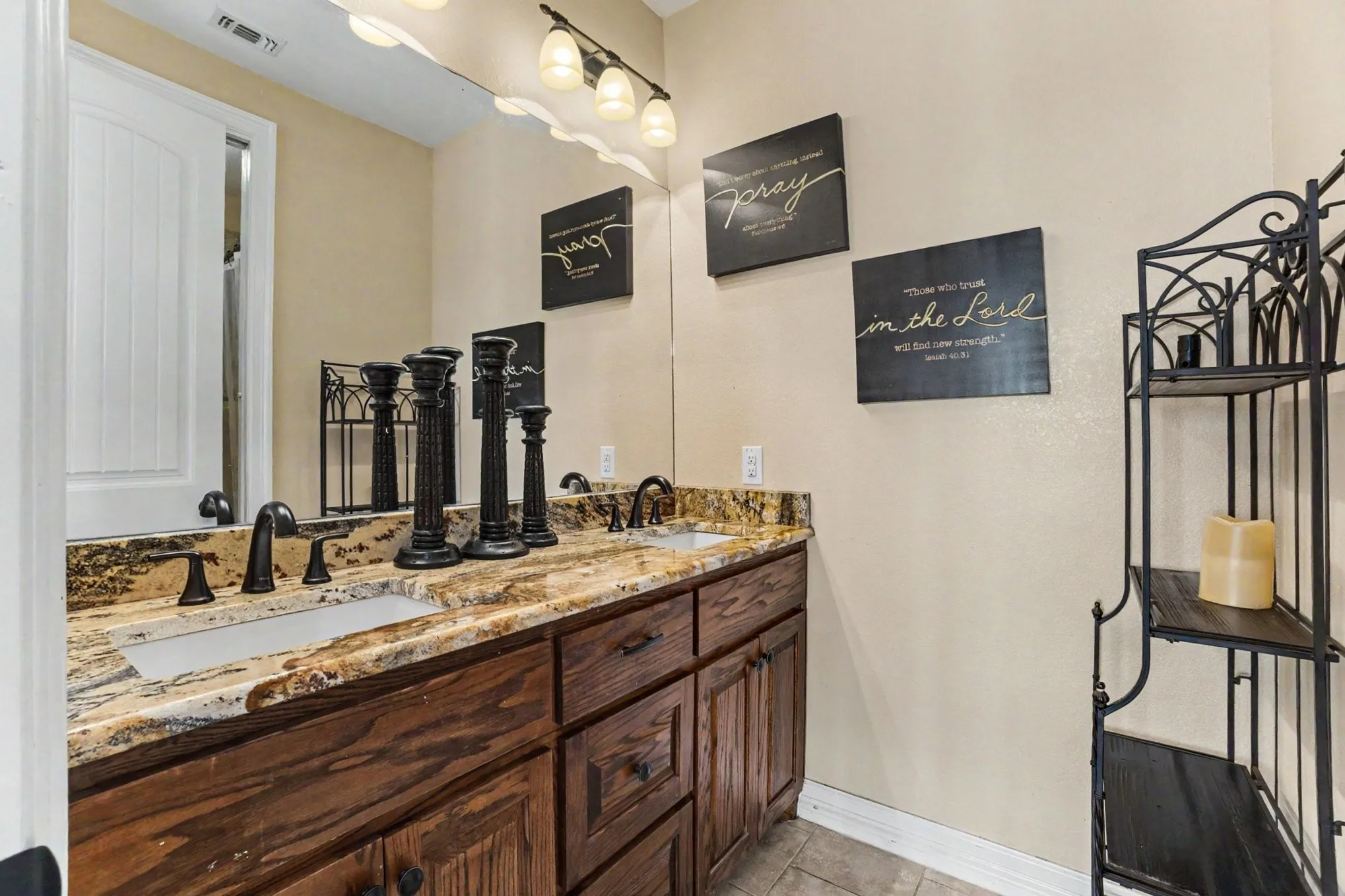 Single Family Residence For Sale in Dallas County , 505 S Bluegrove Road, Lancaster, Texas 75146, 5 Bedrooms, 5 Bathrooms, 4 Garage spaces, 5,797 Sqft, built in 2016, Preowned, Price $2,400,000, mls#21238963, Real Estate Agent in Lancaster, Homes For Sale in Dallas county, Homes For Sale in Lancaster, Realtor in Lancaster Texas, Real Estate Brokerage Independent Realty Texas, Luminita Cordes Realtor