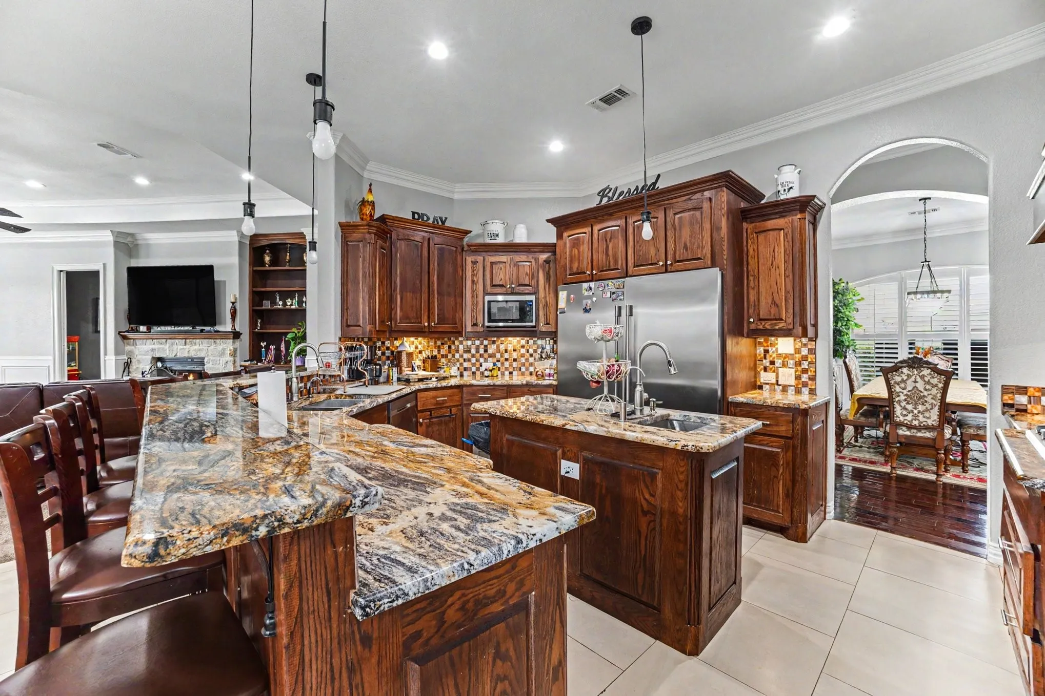 Single Family Residence For Sale in Dallas County , 505 S Bluegrove Road, Lancaster, Texas 75146, 5 Bedrooms, 5 Bathrooms, 4 Garage spaces, 5,797 Sqft, built in 2016, Preowned, Price $2,400,000, mls#21238963, Real Estate Agent in Lancaster, Homes For Sale in Dallas county, Homes For Sale in Lancaster, Realtor in Lancaster Texas, Real Estate Brokerage Independent Realty Texas, Luminita Cordes Realtor