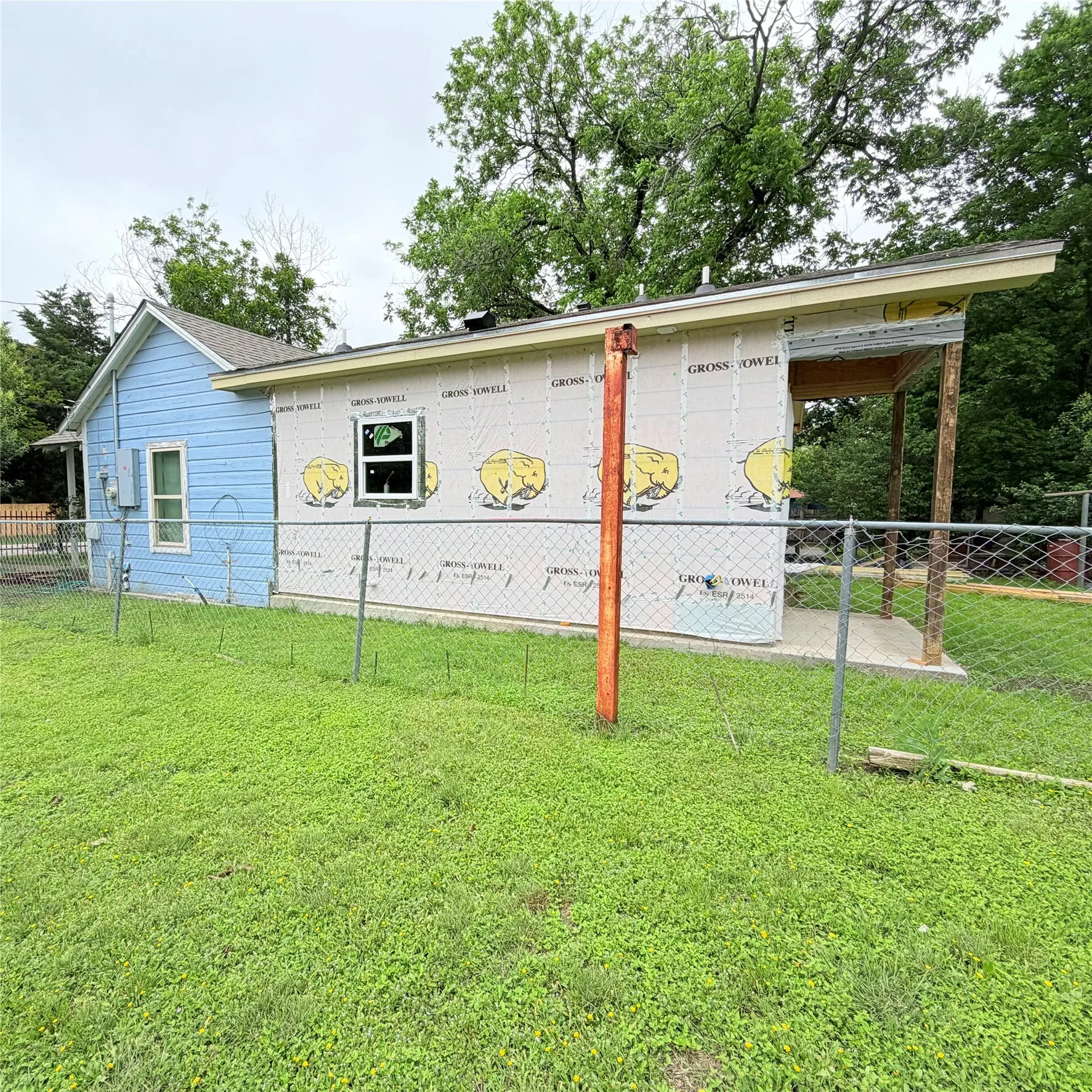 Single Family Residence For Sale in Mc Lennan County , 2724 Flint Avenue, Waco, Texas 76711, 2 Bedroom, 2 Bathroom, Garage spaces, 896 Sqft, built in 1950, Unknown, mls#21246830, Real Estate Agent in Waco, Homes For Sale in Mc Lennan county, Homes For Sale in Waco, Realtor in Waco Texas, Real Estate Brokerage Independent Realty Texas, Luminita Cordes Realtor
