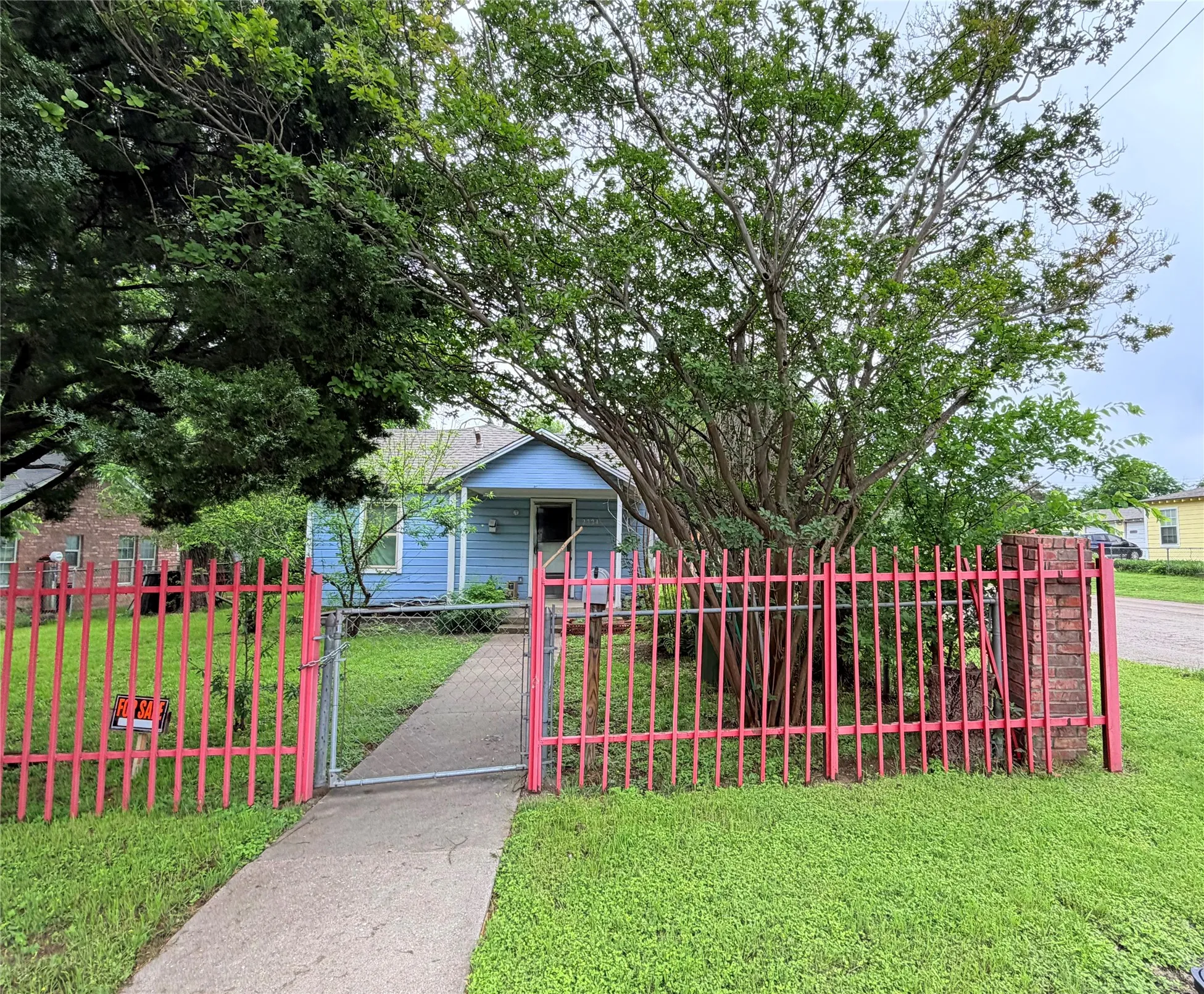 Single Family Residence For Sale in Mc Lennan County , 2724 Flint Avenue, Waco, Texas 76711, 2 Bedroom, 2 Bathroom, Garage spaces, 896 Sqft, built in 1950, Unknown, mls#21246830, Real Estate Agent in Waco, Homes For Sale in Mc Lennan county, Homes For Sale in Waco, Realtor in Waco Texas, Real Estate Brokerage Independent Realty Texas, Luminita Cordes Realtor