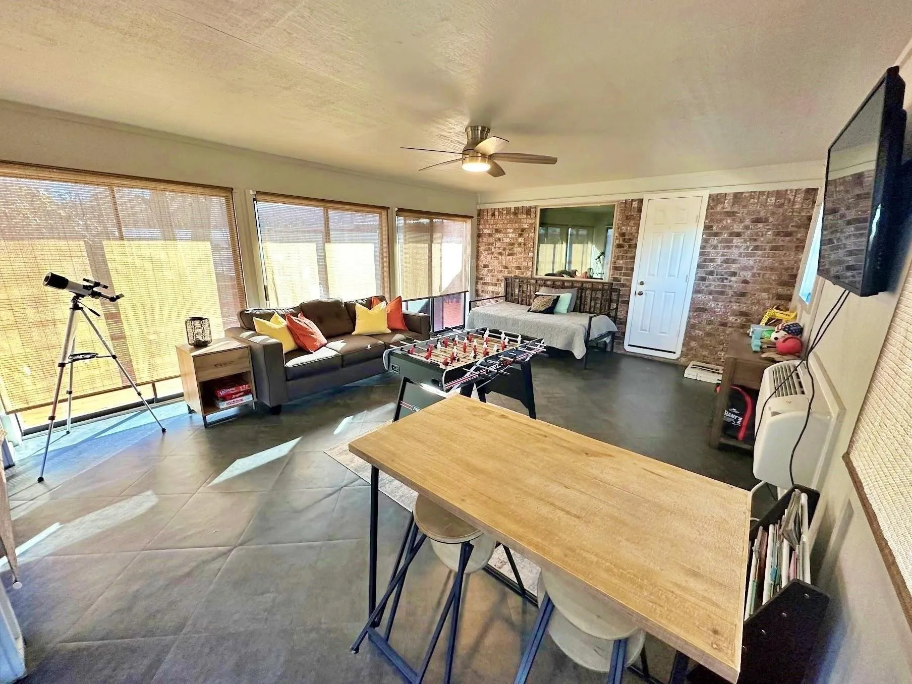 Single Family Residence For Sale in Titus County , 45 County Road 4857, Mt Pleasant, Texas 75455, 4 Bedroom, 3 Bathroom, 2 Garage spaces, 2,743 Sqft, built in 1981, Preowned, mls#21241701, Real Estate Agent in Mt Pleasant, Homes For Sale in Titus county, Homes For Sale in Mt Pleasant, Realtor in Mt Pleasant Texas, Real Estate Brokerage Independent Realty Texas, Luminita Cordes Realtor