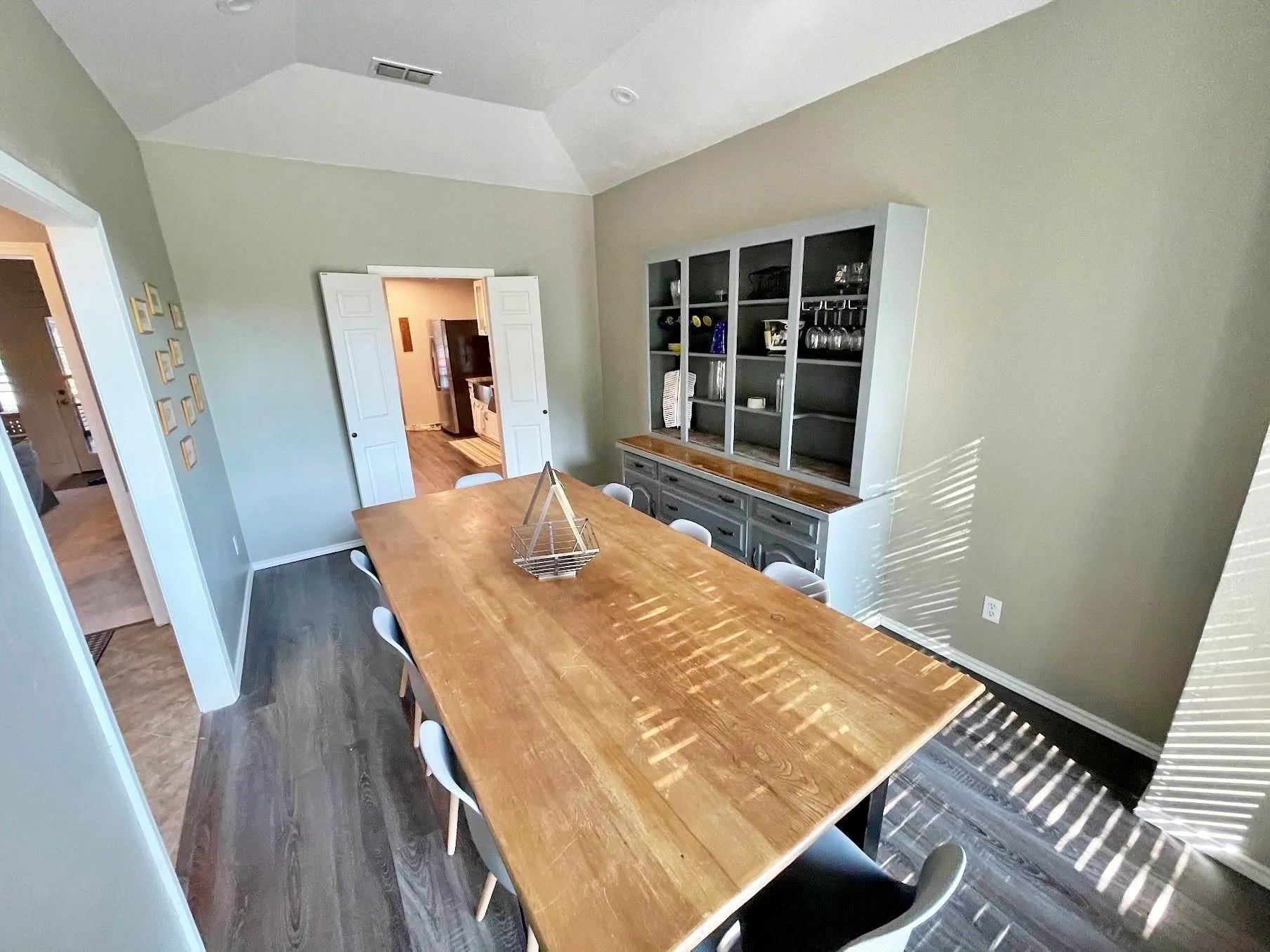Single Family Residence For Sale in Titus County , 45 County Road 4857, Mt Pleasant, Texas 75455, 4 Bedroom, 3 Bathroom, 2 Garage spaces, 2,743 Sqft, built in 1981, Preowned, mls#21241701, Real Estate Agent in Mt Pleasant, Homes For Sale in Titus county, Homes For Sale in Mt Pleasant, Realtor in Mt Pleasant Texas, Real Estate Brokerage Independent Realty Texas, Luminita Cordes Realtor