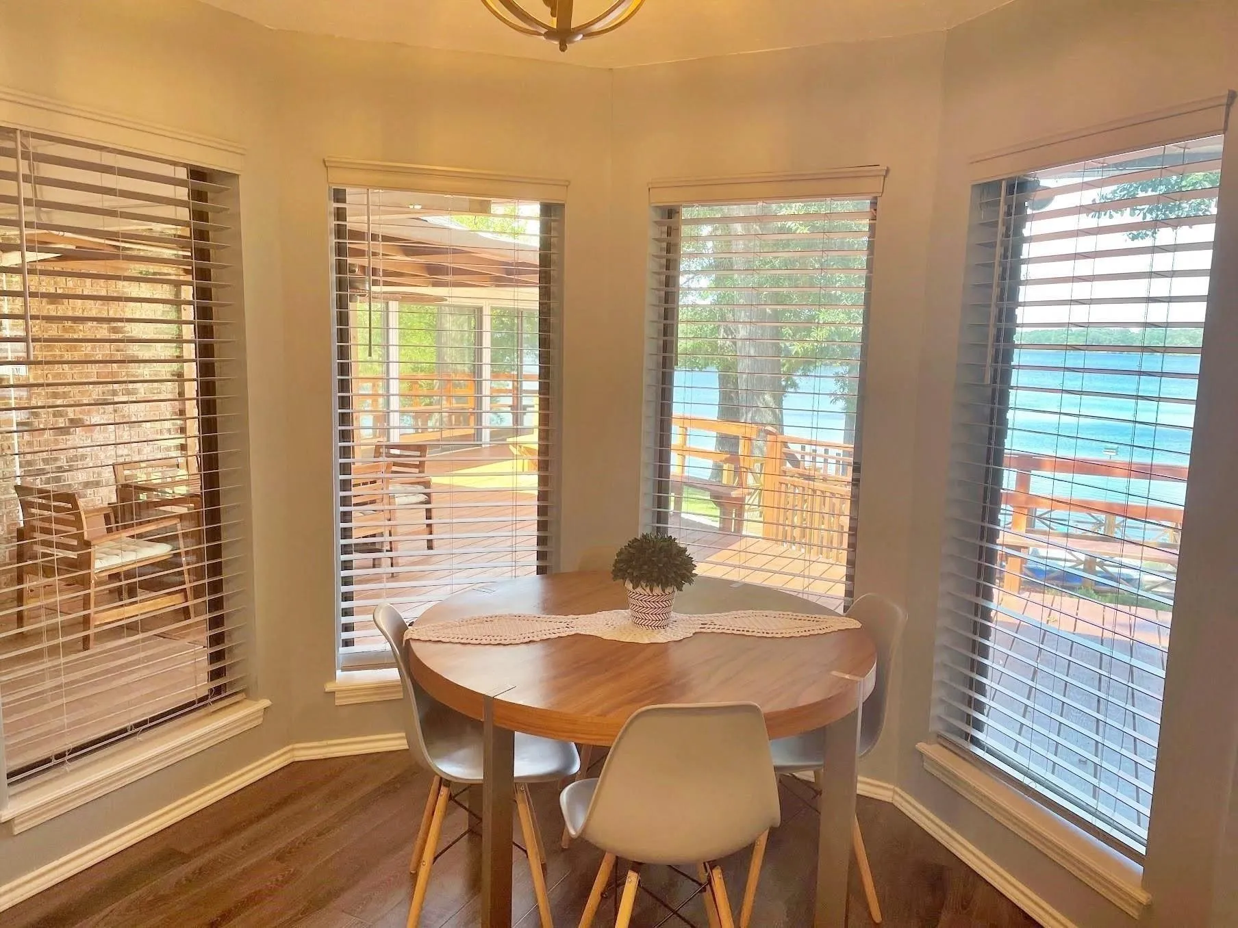 Single Family Residence For Sale in Titus County , 45 County Road 4857, Mt Pleasant, Texas 75455, 4 Bedroom, 3 Bathroom, 2 Garage spaces, 2,743 Sqft, built in 1981, Preowned, mls#21241701, Real Estate Agent in Mt Pleasant, Homes For Sale in Titus county, Homes For Sale in Mt Pleasant, Realtor in Mt Pleasant Texas, Real Estate Brokerage Independent Realty Texas, Luminita Cordes Realtor
