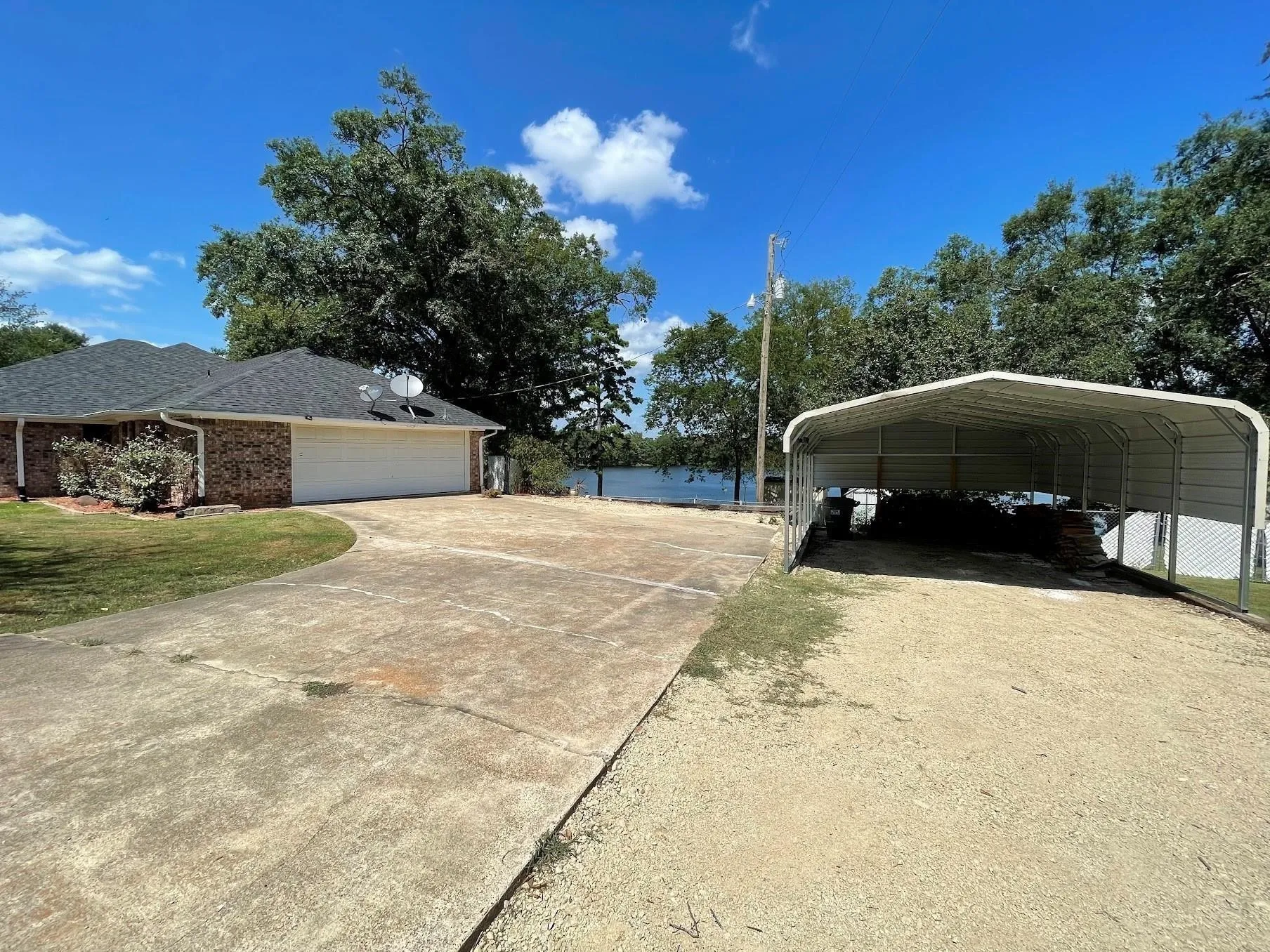 Single Family Residence For Sale in Titus County , 45 County Road 4857, Mt Pleasant, Texas 75455, 4 Bedroom, 3 Bathroom, 2 Garage spaces, 2,743 Sqft, built in 1981, Preowned, mls#21241701, Real Estate Agent in Mt Pleasant, Homes For Sale in Titus county, Homes For Sale in Mt Pleasant, Realtor in Mt Pleasant Texas, Real Estate Brokerage Independent Realty Texas, Luminita Cordes Realtor