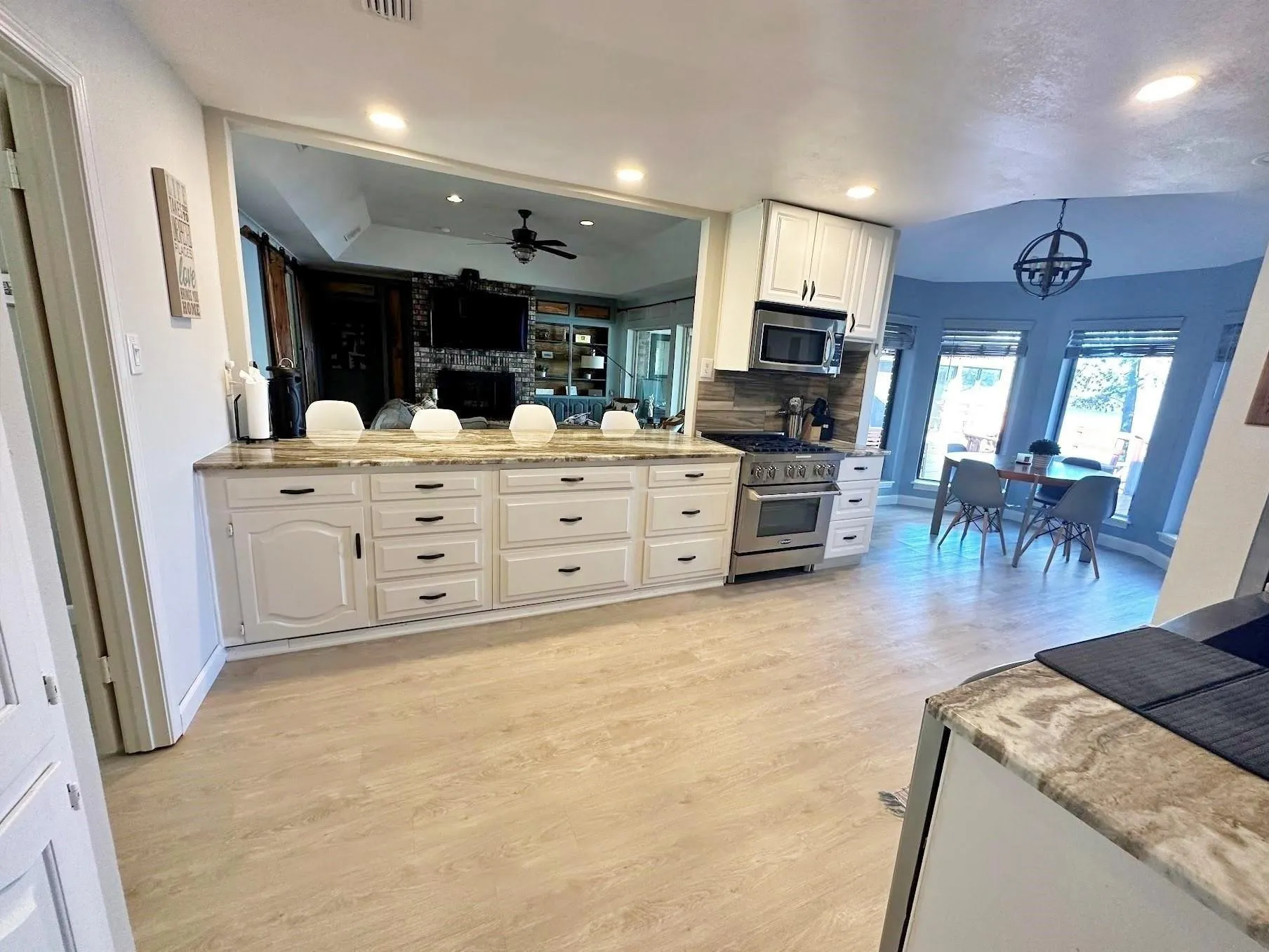 Single Family Residence For Sale in Titus County , 45 County Road 4857, Mt Pleasant, Texas 75455, 4 Bedroom, 3 Bathroom, 2 Garage spaces, 2,743 Sqft, built in 1981, Preowned, mls#21241701, Real Estate Agent in Mt Pleasant, Homes For Sale in Titus county, Homes For Sale in Mt Pleasant, Realtor in Mt Pleasant Texas, Real Estate Brokerage Independent Realty Texas, Luminita Cordes Realtor