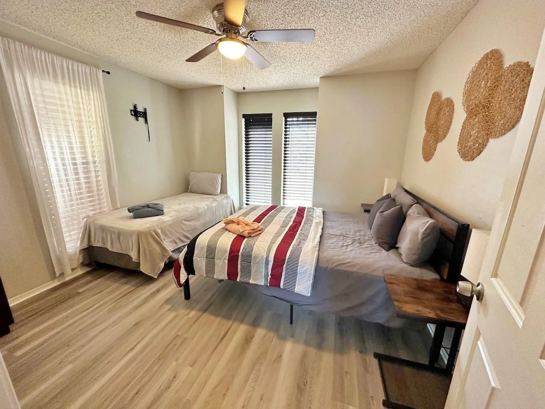 Single Family Residence For Sale in Titus County , 45 County Road 4857, Mt Pleasant, Texas 75455, 4 Bedroom, 3 Bathroom, 2 Garage spaces, 2,743 Sqft, built in 1981, Preowned, mls#21241701, Real Estate Agent in Mt Pleasant, Homes For Sale in Titus county, Homes For Sale in Mt Pleasant, Realtor in Mt Pleasant Texas, Real Estate Brokerage Independent Realty Texas, Luminita Cordes Realtor