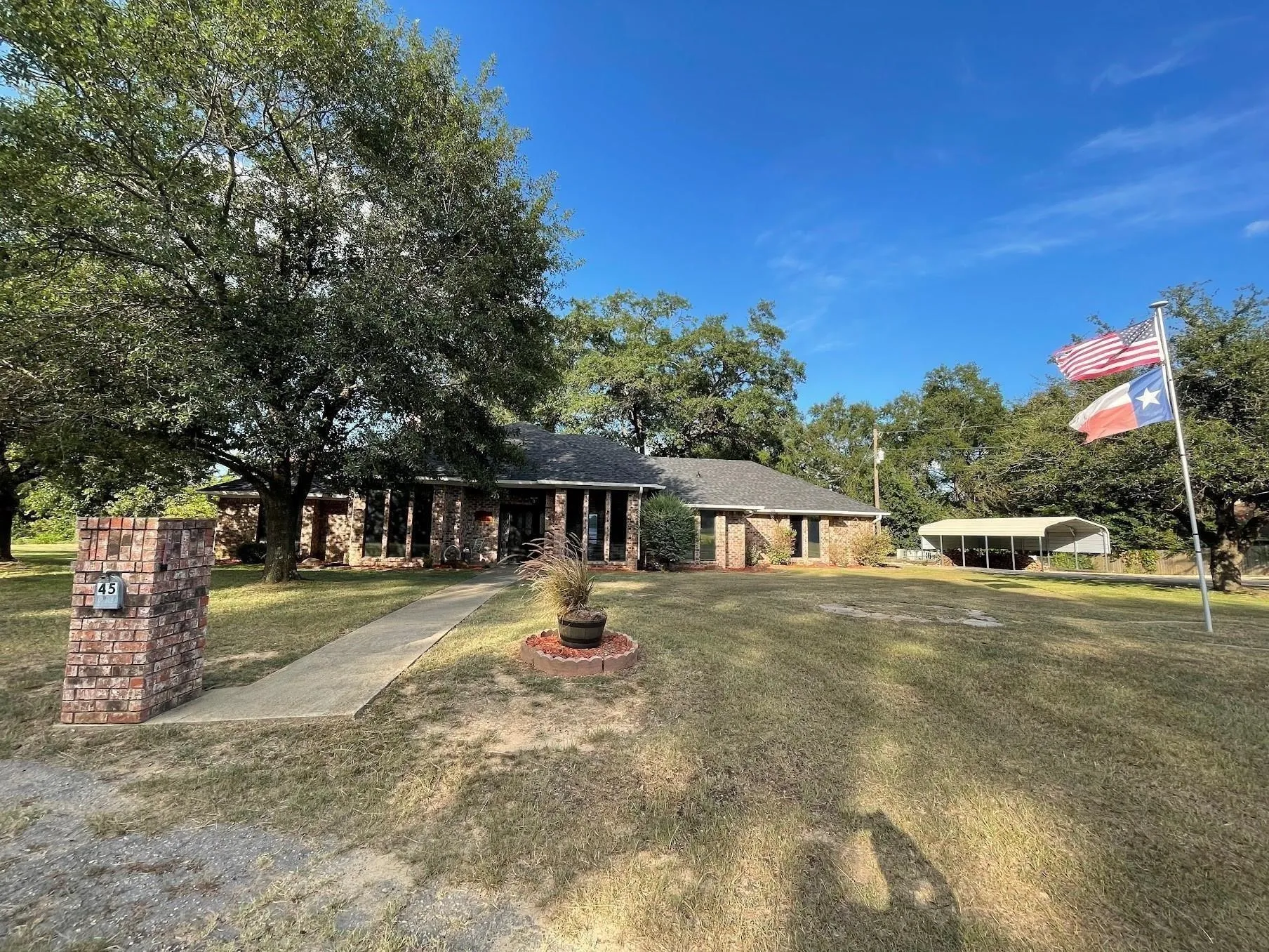 Single Family Residence For Sale in Titus County , 45 County Road 4857, Mt Pleasant, Texas 75455, 4 Bedroom, 3 Bathroom, 2 Garage spaces, 2,743 Sqft, built in 1981, Preowned, mls#21241701, Real Estate Agent in Mt Pleasant, Homes For Sale in Titus county, Homes For Sale in Mt Pleasant, Realtor in Mt Pleasant Texas, Real Estate Brokerage Independent Realty Texas, Luminita Cordes Realtor