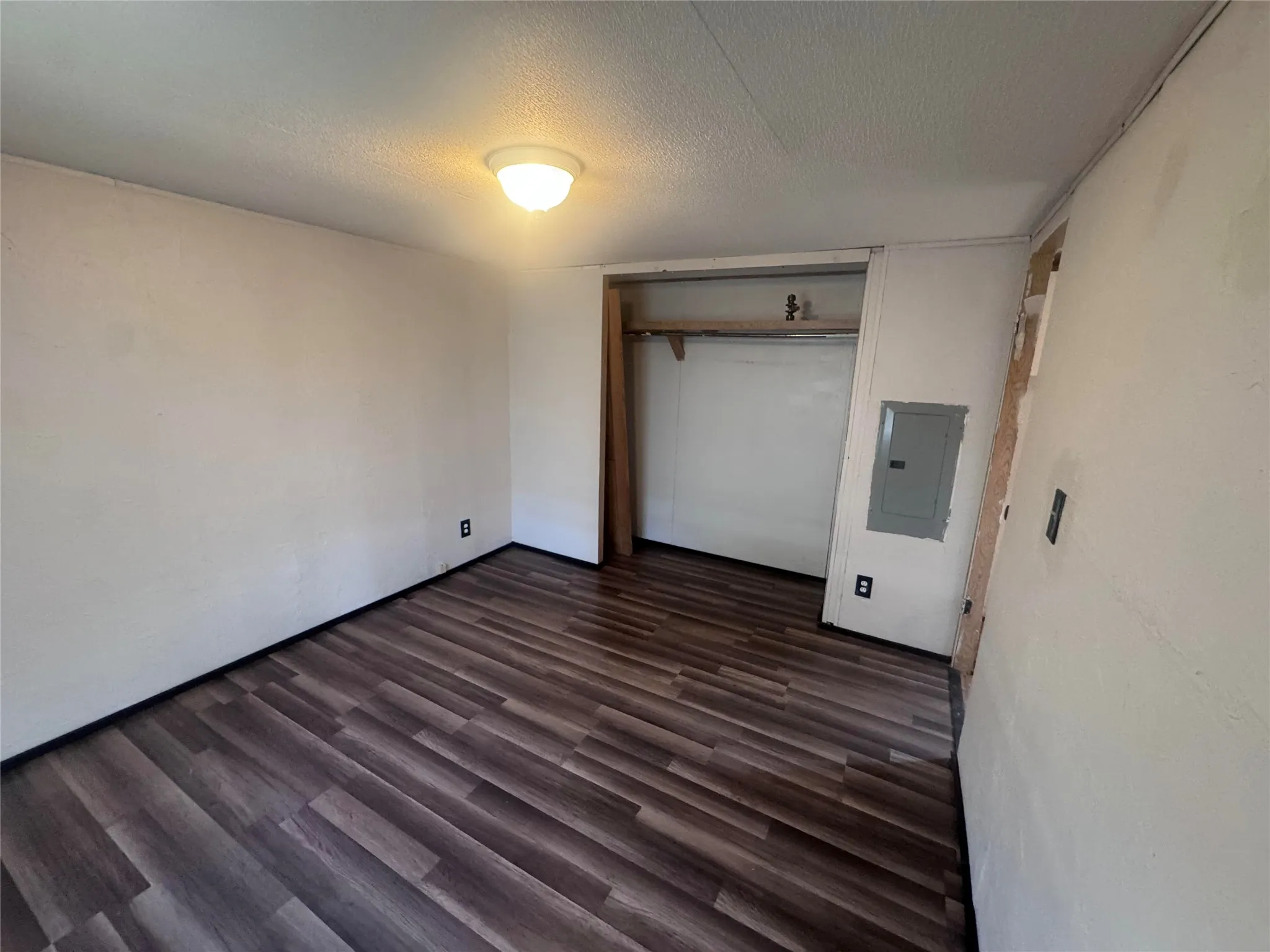 Mobile Home For Sale in Grayson County , 115 Valerie Lane, Knollwood, Texas 75092, 3 Bedroom, 1 Bathroom, Garage spaces, 784 Sqft, built in 1997, Preowned, mls#21248719, Real Estate Agent in Knollwood, Homes For Sale in Grayson county, Homes For Sale in Knollwood, Realtor in Knollwood Texas, Real Estate Brokerage Independent Realty Texas, Luminita Cordes Realtor