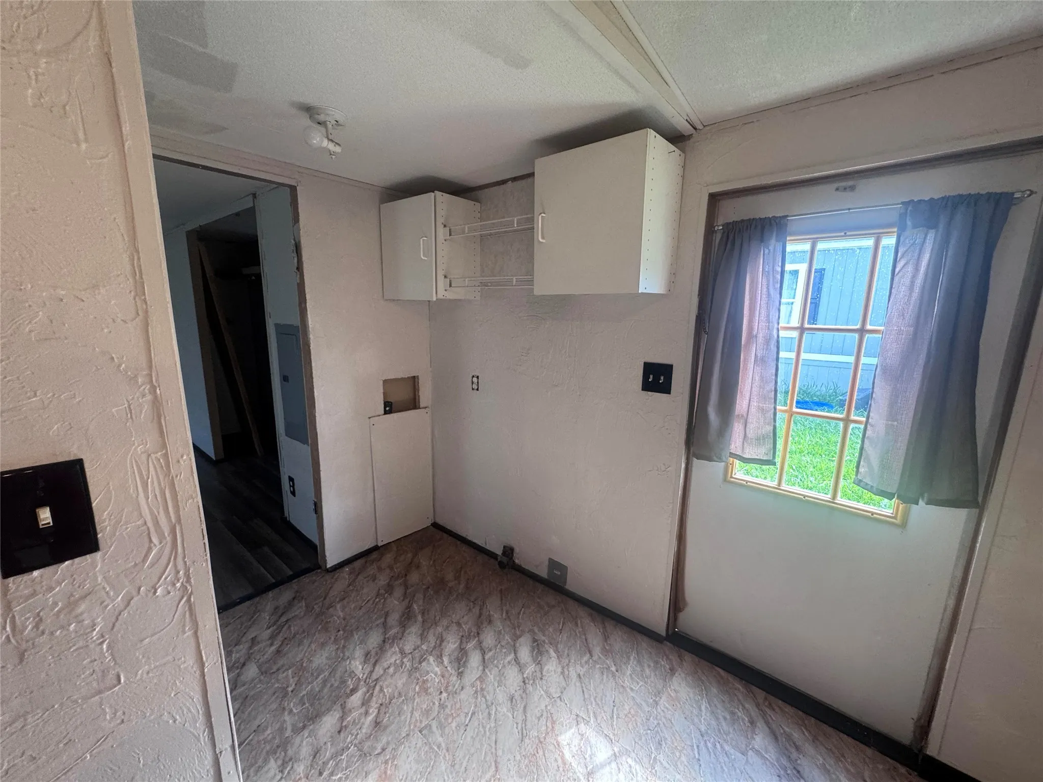 Mobile Home For Sale in Grayson County , 115 Valerie Lane, Knollwood, Texas 75092, 3 Bedroom, 1 Bathroom, Garage spaces, 784 Sqft, built in 1997, Preowned, mls#21248719, Real Estate Agent in Knollwood, Homes For Sale in Grayson county, Homes For Sale in Knollwood, Realtor in Knollwood Texas, Real Estate Brokerage Independent Realty Texas, Luminita Cordes Realtor