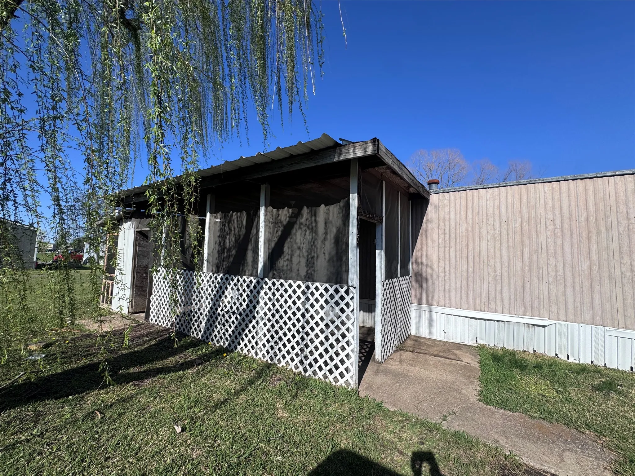 Mobile Home For Sale in Grayson County , 115 Valerie Lane, Knollwood, Texas 75092, 3 Bedroom, 1 Bathroom, Garage spaces, 784 Sqft, built in 1997, Preowned, mls#21248719, Real Estate Agent in Knollwood, Homes For Sale in Grayson county, Homes For Sale in Knollwood, Realtor in Knollwood Texas, Real Estate Brokerage Independent Realty Texas, Luminita Cordes Realtor