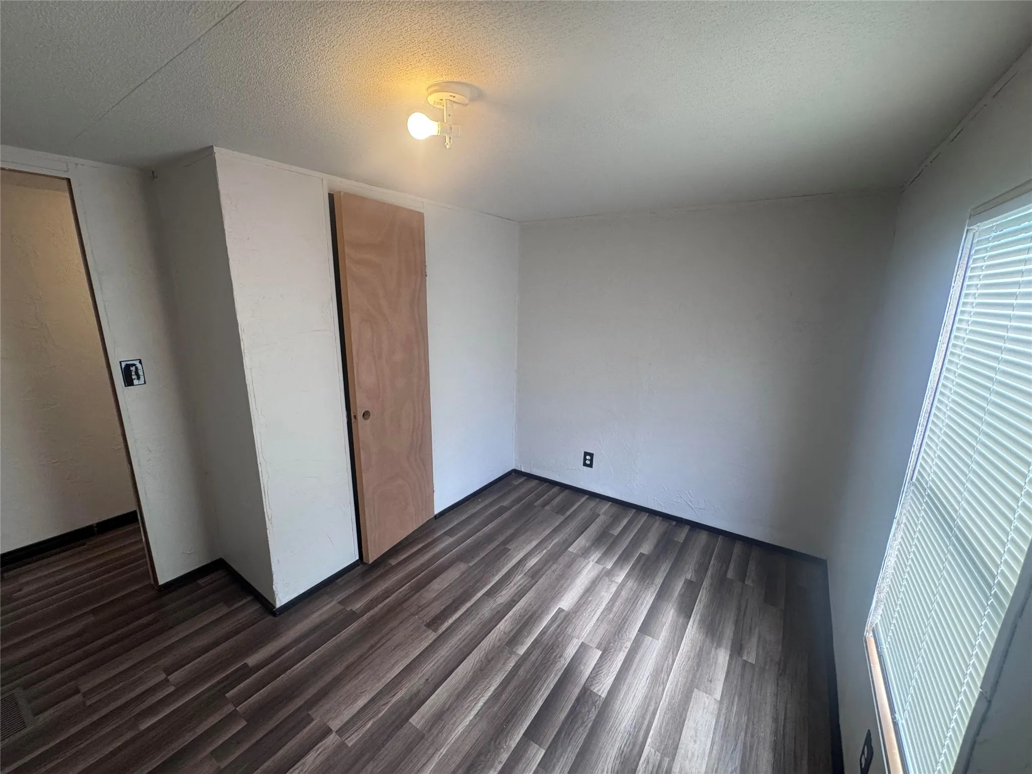 Mobile Home For Sale in Grayson County , 115 Valerie Lane, Knollwood, Texas 75092, 3 Bedroom, 1 Bathroom, Garage spaces, 784 Sqft, built in 1997, Preowned, mls#21248719, Real Estate Agent in Knollwood, Homes For Sale in Grayson county, Homes For Sale in Knollwood, Realtor in Knollwood Texas, Real Estate Brokerage Independent Realty Texas, Luminita Cordes Realtor