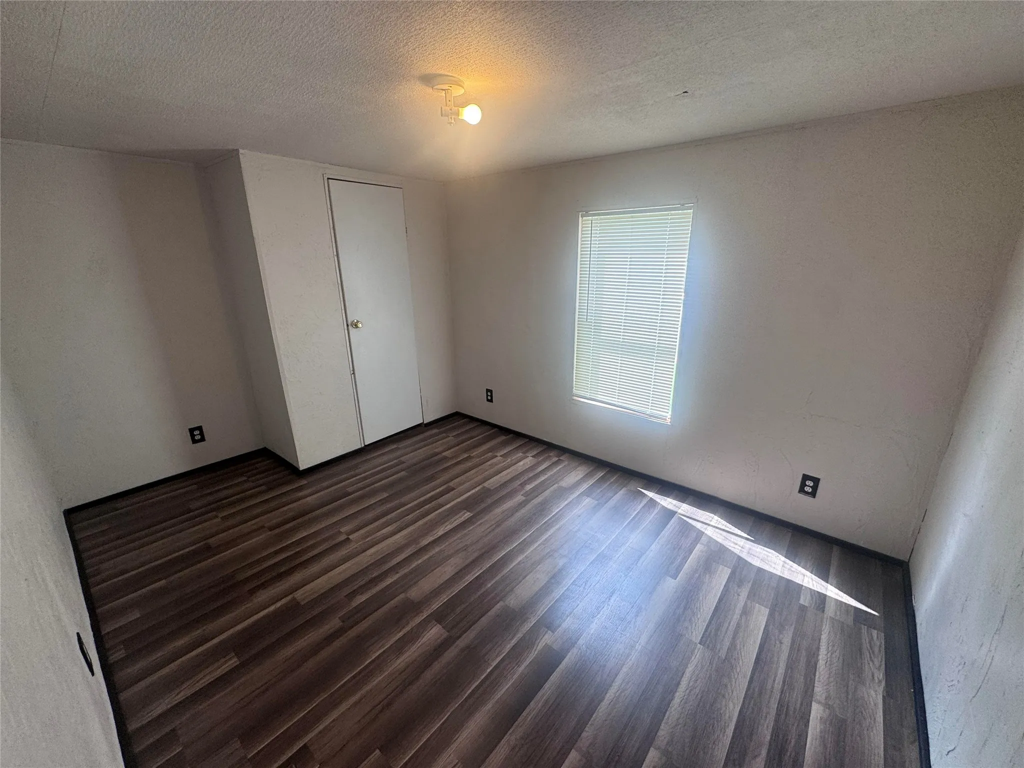 Mobile Home For Sale in Grayson County , 115 Valerie Lane, Knollwood, Texas 75092, 3 Bedroom, 1 Bathroom, Garage spaces, 784 Sqft, built in 1997, Preowned, mls#21248719, Real Estate Agent in Knollwood, Homes For Sale in Grayson county, Homes For Sale in Knollwood, Realtor in Knollwood Texas, Real Estate Brokerage Independent Realty Texas, Luminita Cordes Realtor