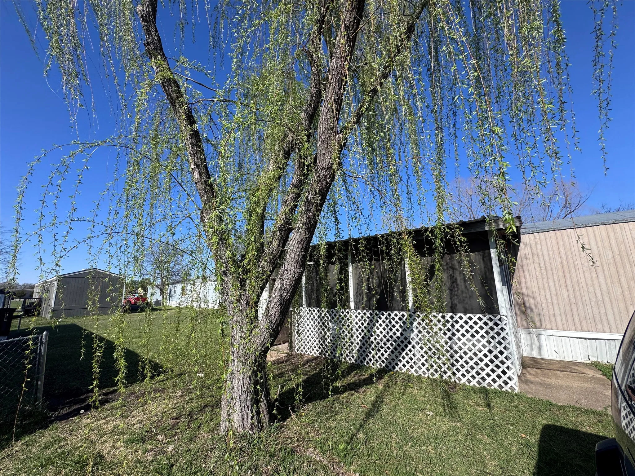 Mobile Home For Sale in Grayson County , 115 Valerie Lane, Knollwood, Texas 75092, 3 Bedroom, 1 Bathroom, Garage spaces, 784 Sqft, built in 1997, Preowned, mls#21248719, Real Estate Agent in Knollwood, Homes For Sale in Grayson county, Homes For Sale in Knollwood, Realtor in Knollwood Texas, Real Estate Brokerage Independent Realty Texas, Luminita Cordes Realtor