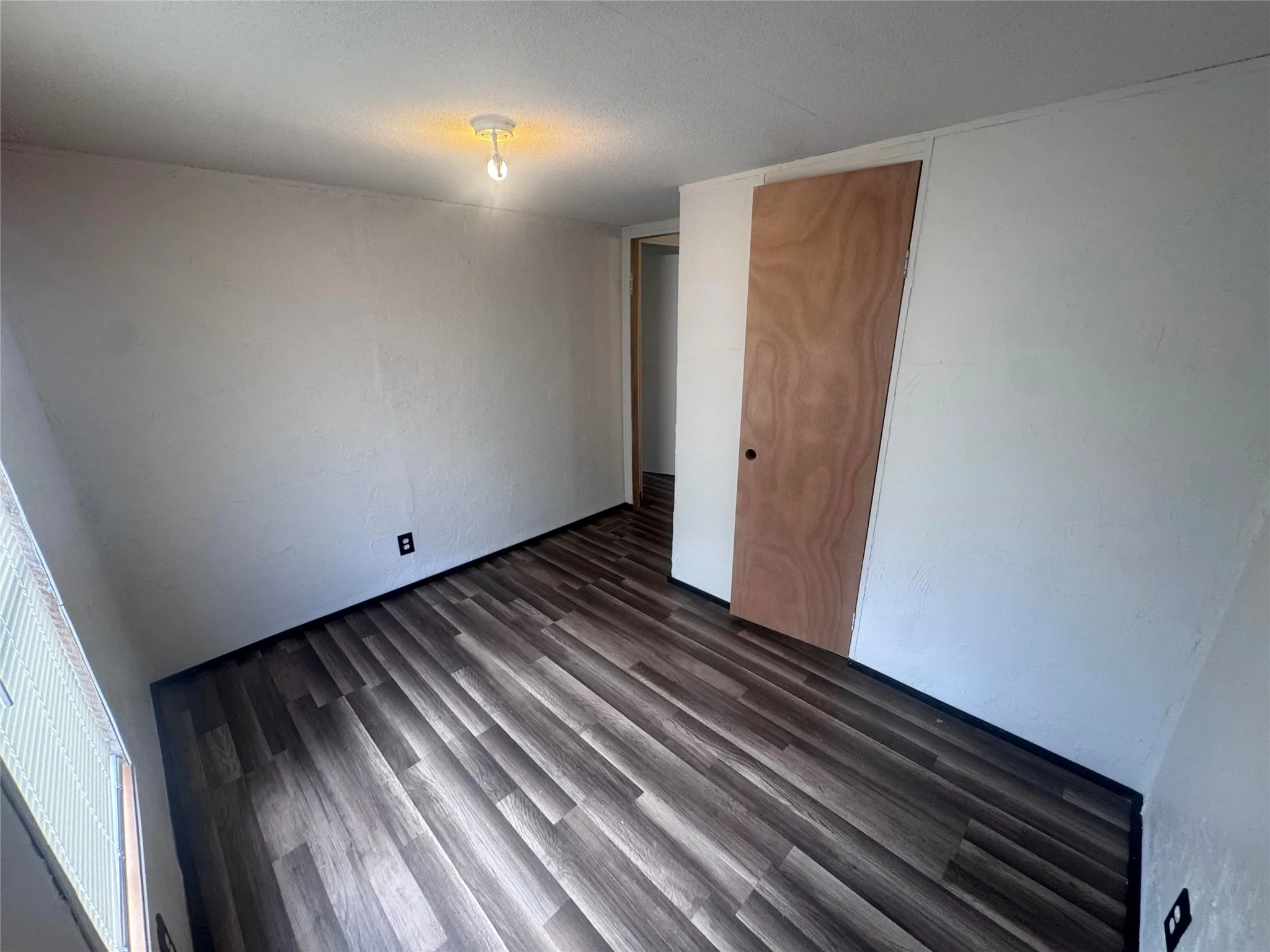 Mobile Home For Sale in Grayson County , 115 Valerie Lane, Knollwood, Texas 75092, 3 Bedroom, 1 Bathroom, Garage spaces, 784 Sqft, built in 1997, Preowned, mls#21248719, Real Estate Agent in Knollwood, Homes For Sale in Grayson county, Homes For Sale in Knollwood, Realtor in Knollwood Texas, Real Estate Brokerage Independent Realty Texas, Luminita Cordes Realtor