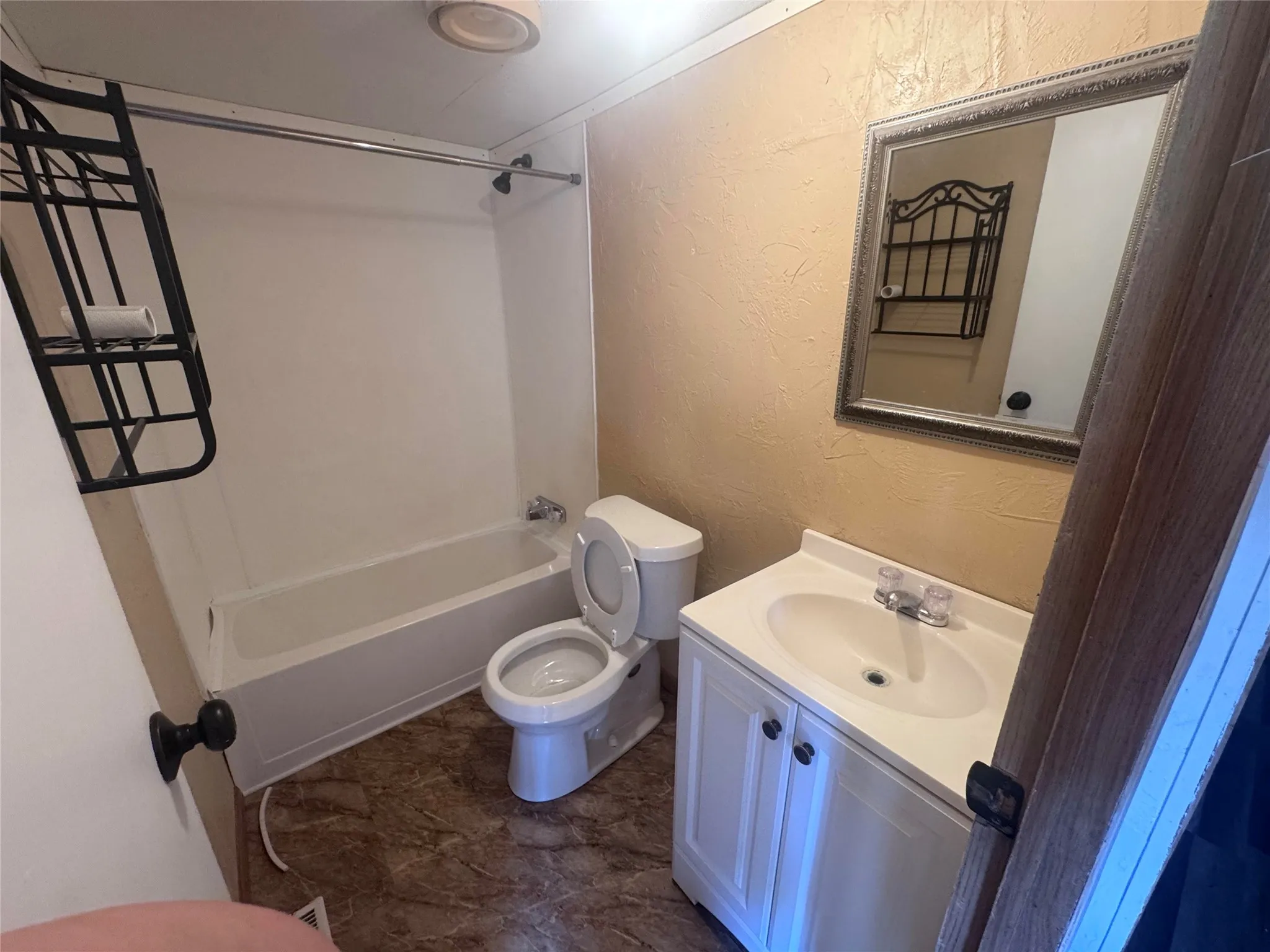 Mobile Home For Sale in Grayson County , 115 Valerie Lane, Knollwood, Texas 75092, 3 Bedroom, 1 Bathroom, Garage spaces, 784 Sqft, built in 1997, Preowned, mls#21248719, Real Estate Agent in Knollwood, Homes For Sale in Grayson county, Homes For Sale in Knollwood, Realtor in Knollwood Texas, Real Estate Brokerage Independent Realty Texas, Luminita Cordes Realtor