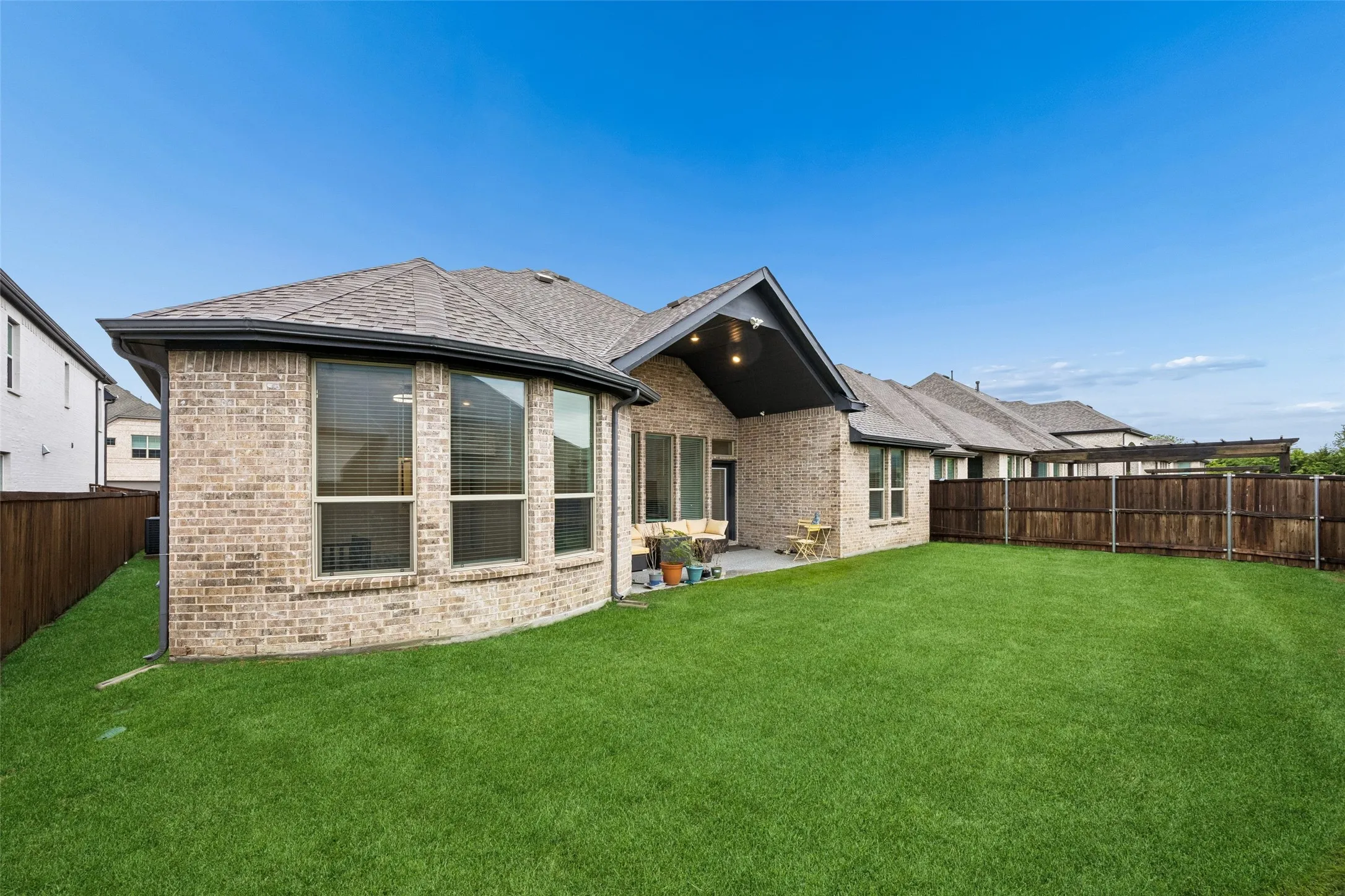 Single Family Residence For Sale in Collin County , 3520 Abingdon Avenue, Melissa, Texas 75454, 4 Bedrooms, 3 Bathrooms, 3 Garage spaces, 2,876 Sqft, built in 2022, Preowned, Price $539,900, mls#21243087, Real Estate Agent in Melissa, Homes For Sale in Collin county, Homes For Sale in Melissa, Realtor in Melissa Texas, Real Estate Brokerage Independent Realty Texas, Luminita Cordes Realtor