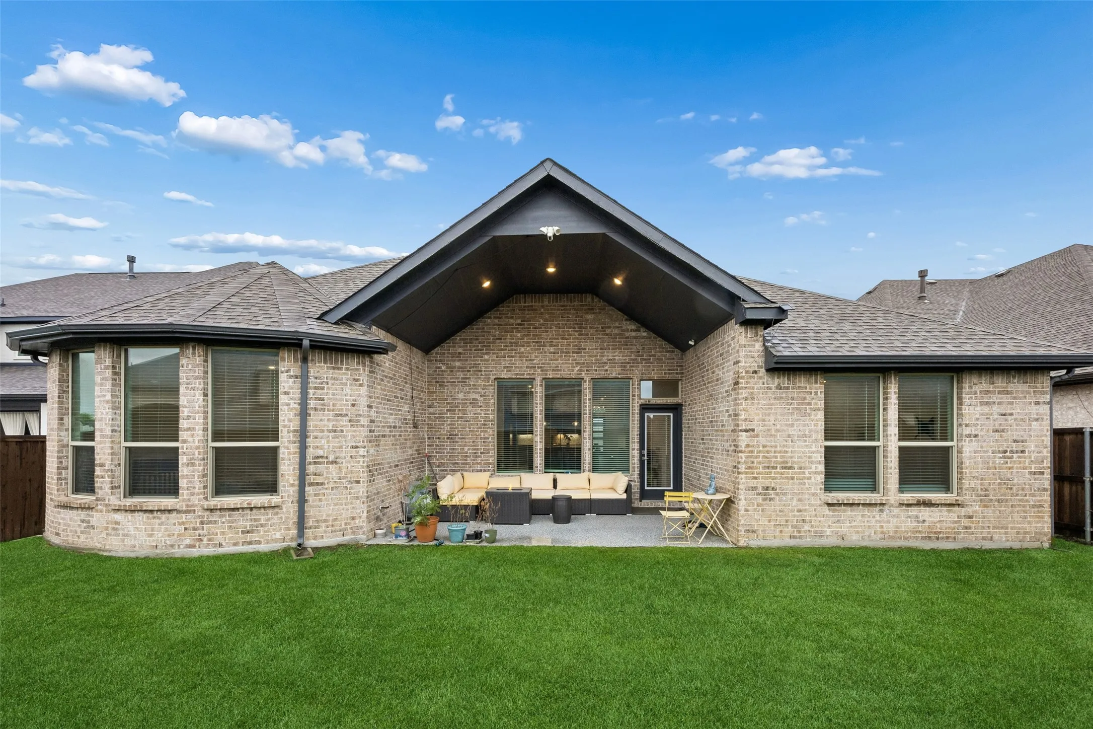 Single Family Residence For Sale in Collin County , 3520 Abingdon Avenue, Melissa, Texas 75454, 4 Bedrooms, 3 Bathrooms, 3 Garage spaces, 2,876 Sqft, built in 2022, Preowned, Price $539,900, mls#21243087, Real Estate Agent in Melissa, Homes For Sale in Collin county, Homes For Sale in Melissa, Realtor in Melissa Texas, Real Estate Brokerage Independent Realty Texas, Luminita Cordes Realtor