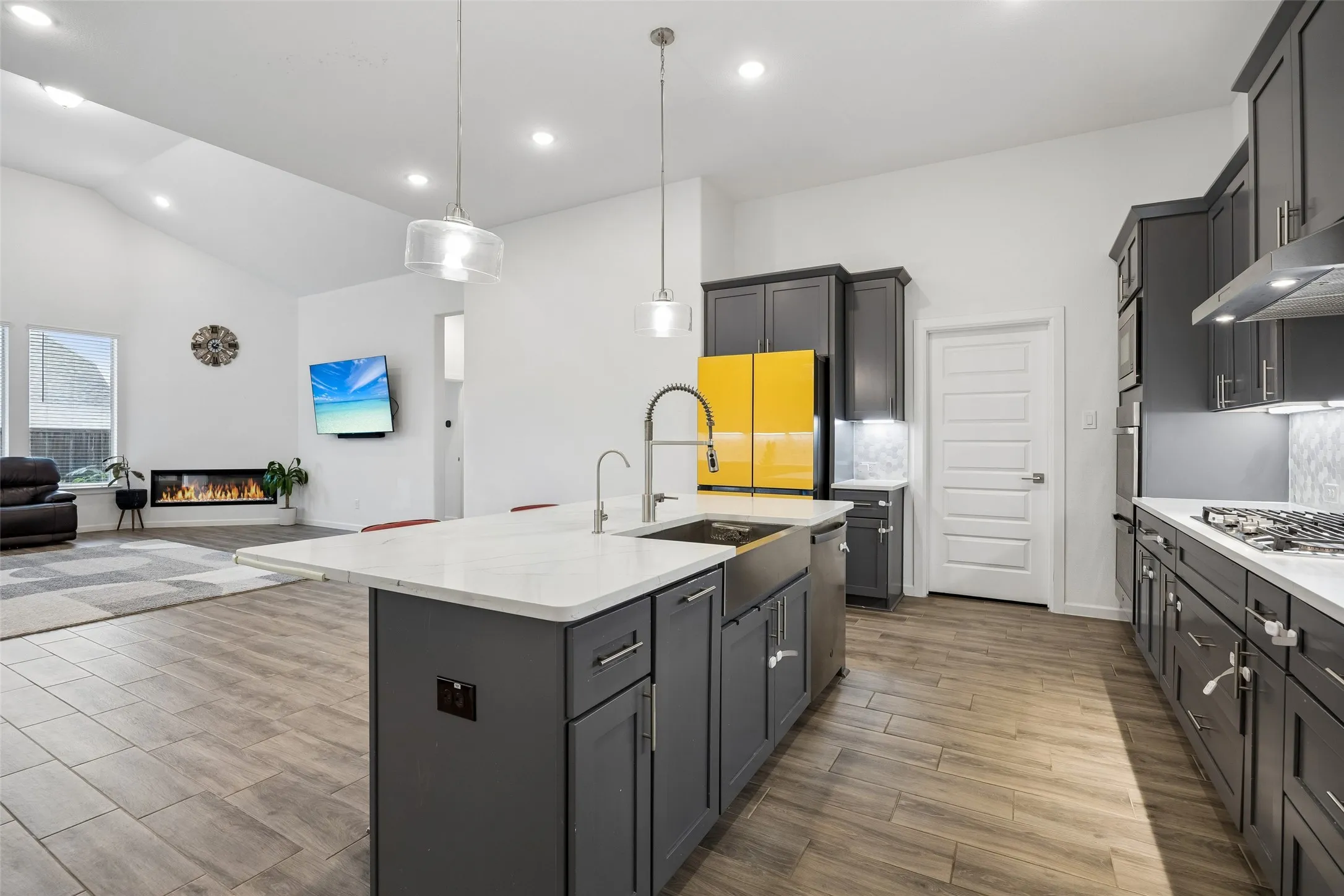 Single Family Residence For Sale in Collin County , 3520 Abingdon Avenue, Melissa, Texas 75454, 4 Bedrooms, 3 Bathrooms, 3 Garage spaces, 2,876 Sqft, built in 2022, Preowned, Price $539,900, mls#21243087, Real Estate Agent in Melissa, Homes For Sale in Collin county, Homes For Sale in Melissa, Realtor in Melissa Texas, Real Estate Brokerage Independent Realty Texas, Luminita Cordes Realtor